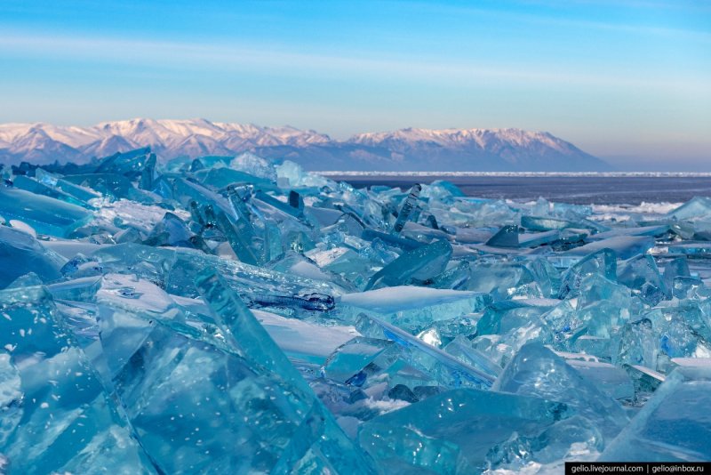 Голубой лед озера Байкал