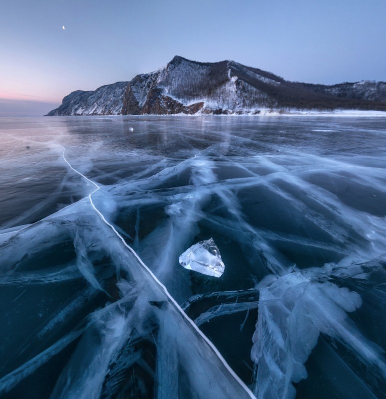 Ледяное озеро Байкал