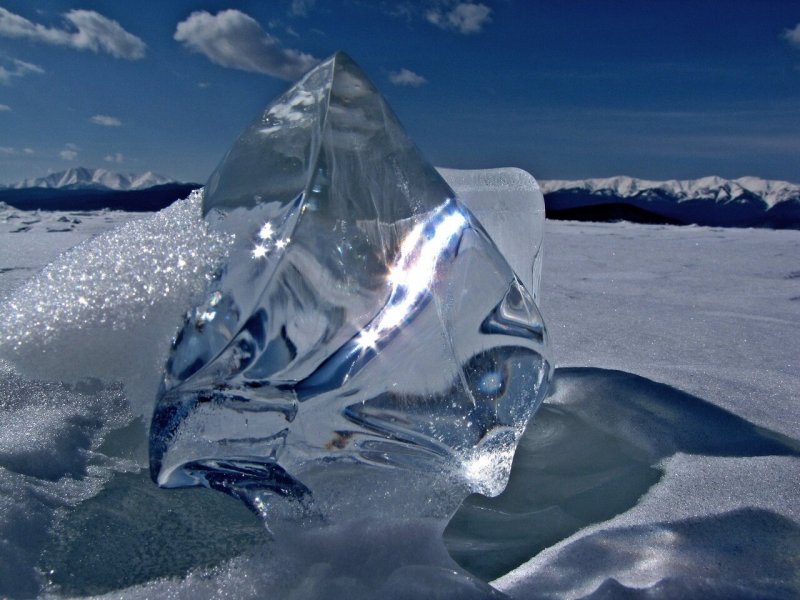 Кристально чистый лед Байкала