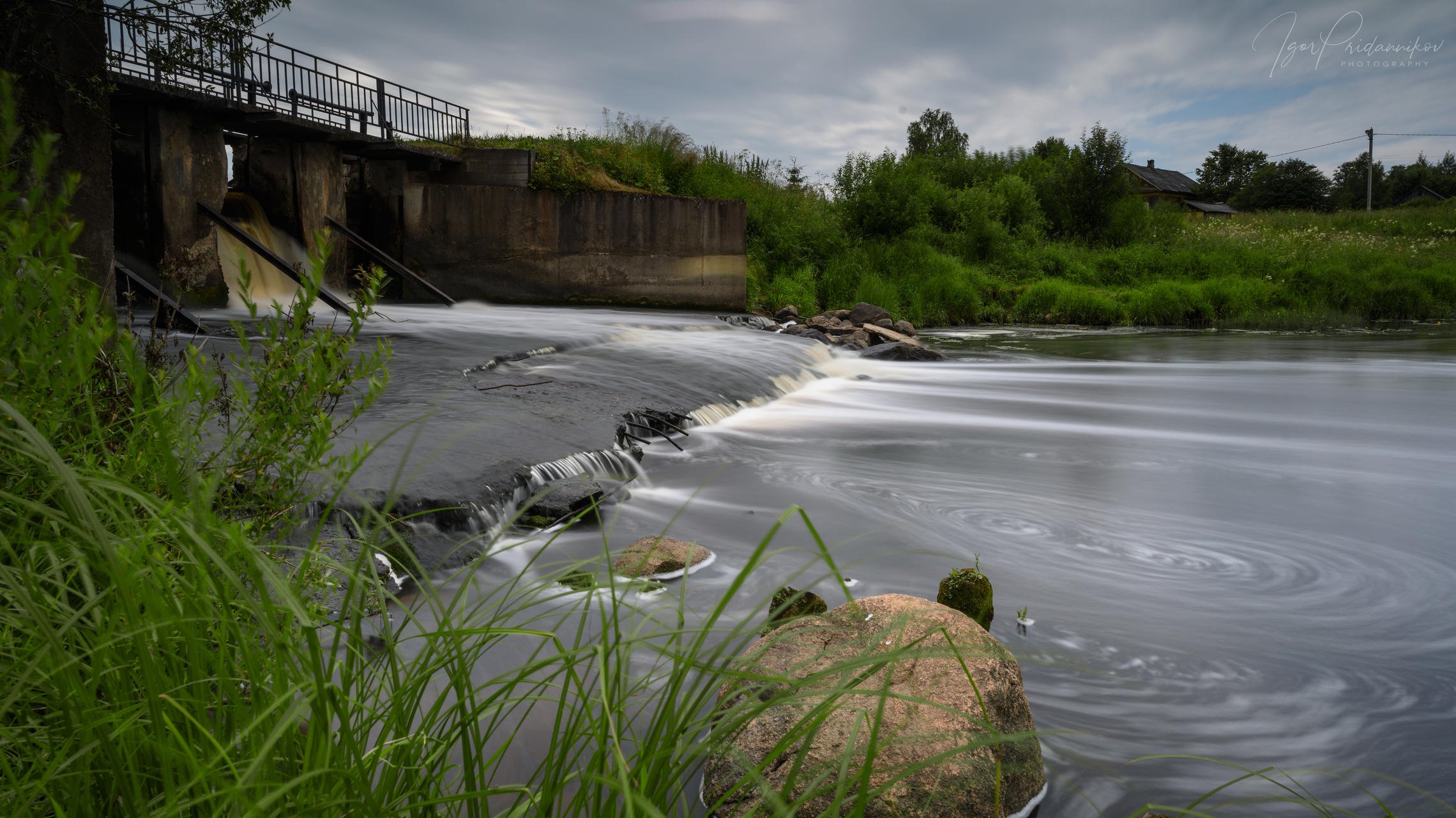 Д вые. Успенская плотина на реке Клязьма. Река Улейма. Малая Вишера река. Малая Вишера деревня.
