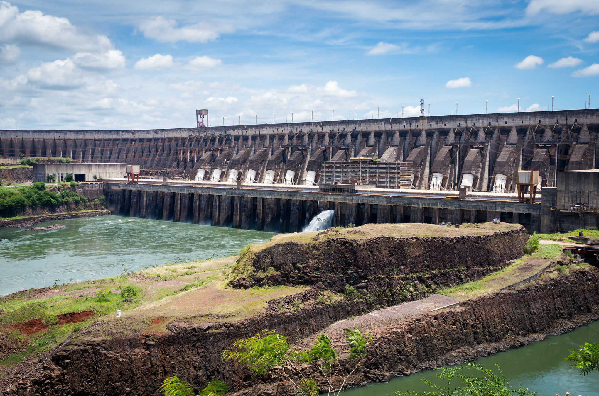 ГЭС «Итайпу», Бразилия и Парагвай