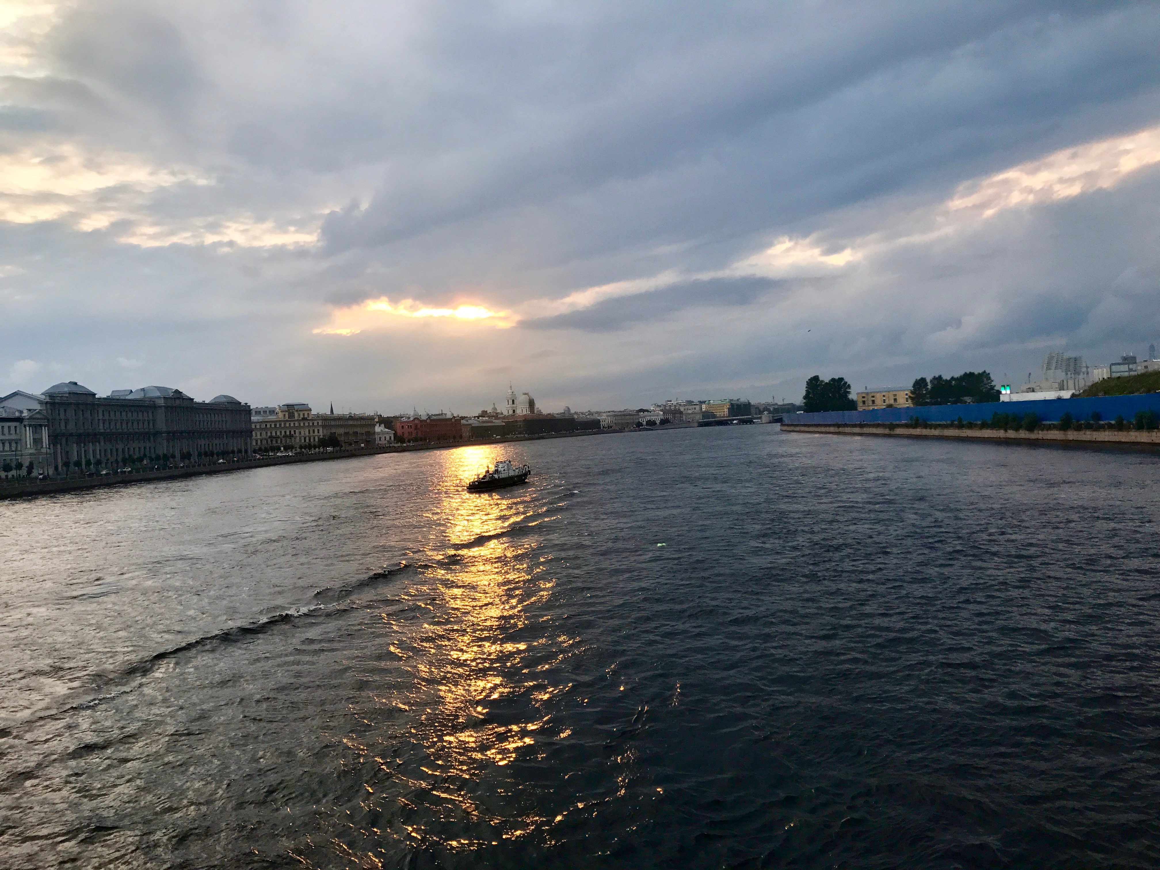 Петербург расположен на реке неве. Виды реки Невы.