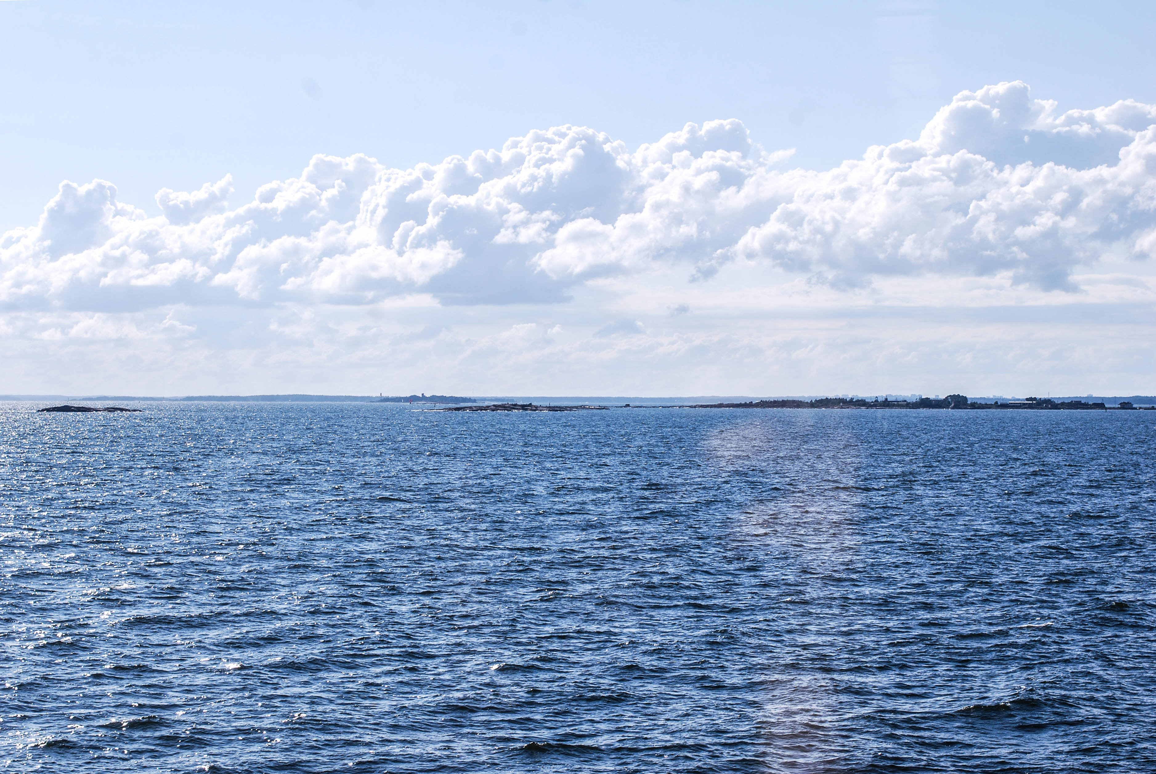 Глубина озер вологодской области. Озеро Воже Вологодская. Остров Спасский озеро Воже. Вожега озеро. Озера Воже и белое.
