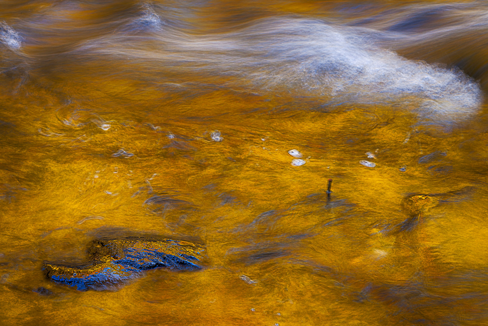 Речки с золотом. Золотая река. Речка с золотом. Золотистая река.