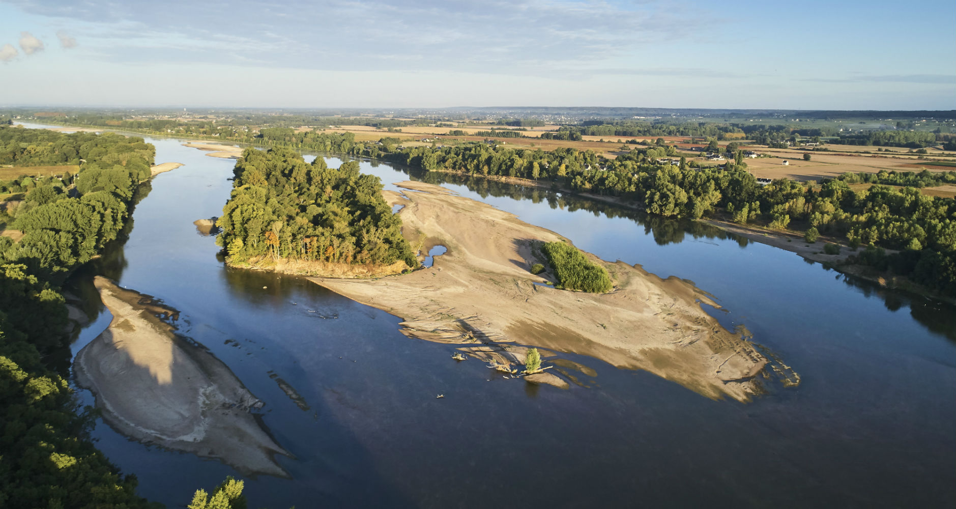 Река с нантом и орлеаном. La Loire река. Луара река Устье.