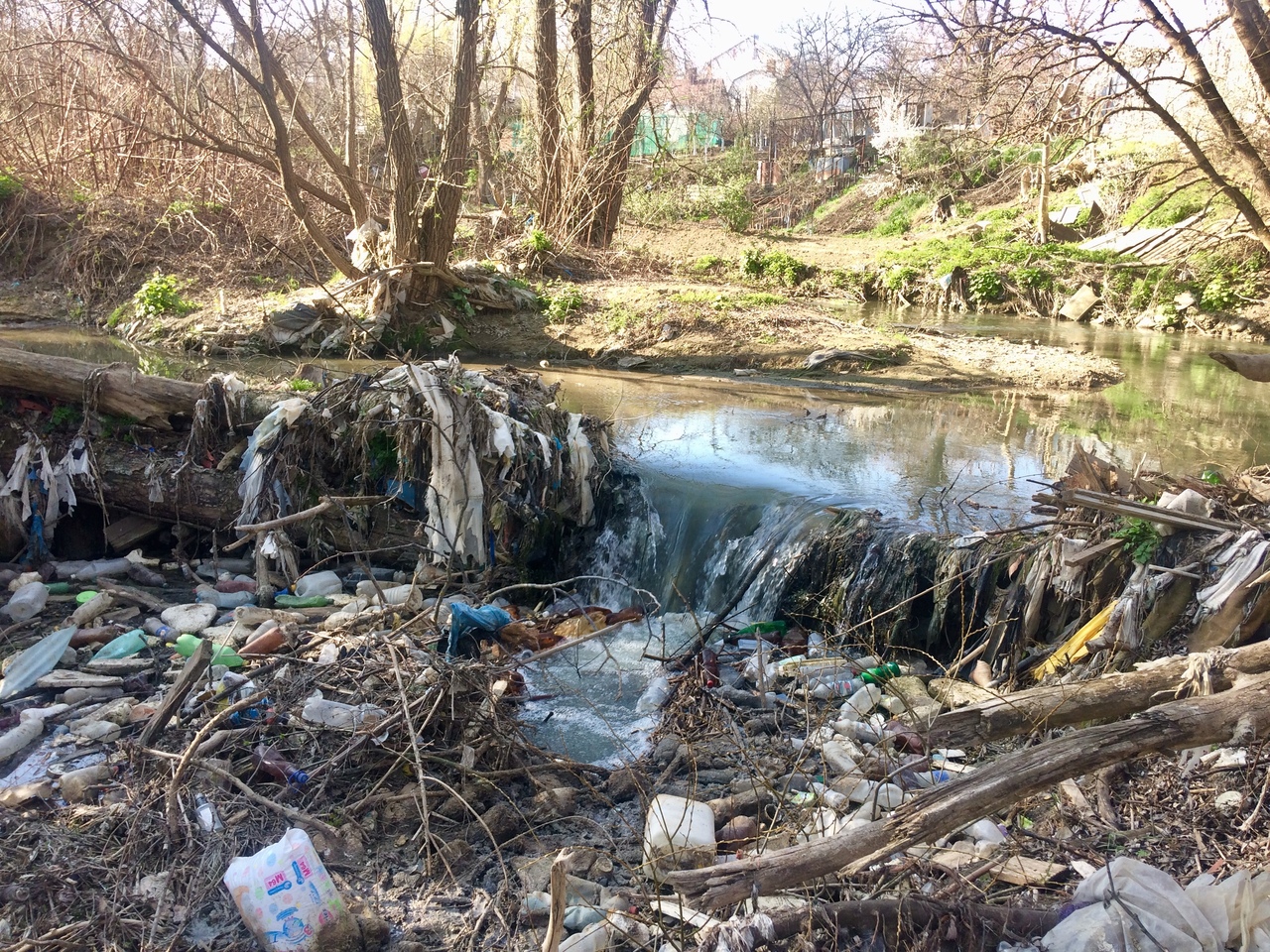 мусор на берегах рек