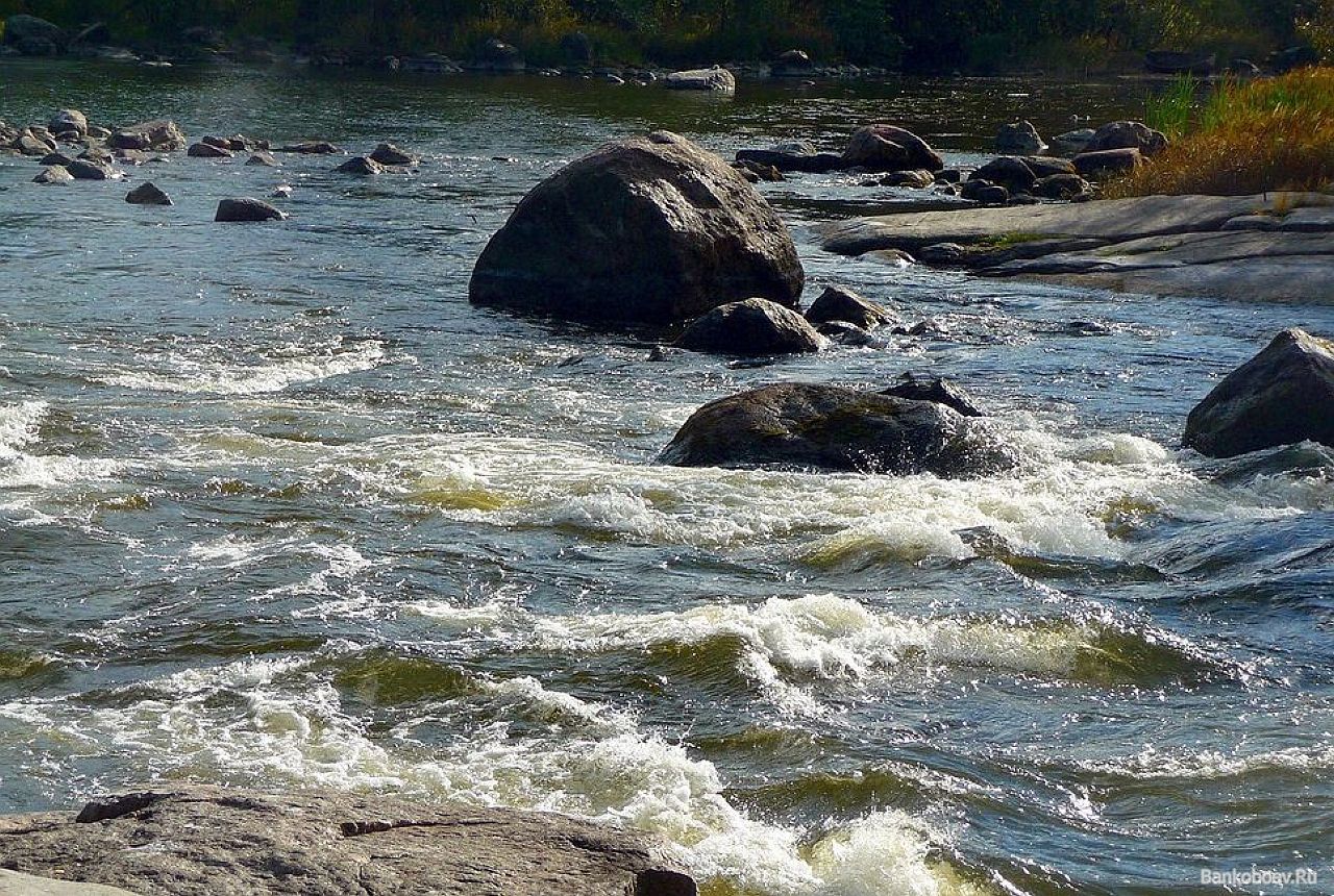 Каменистая река