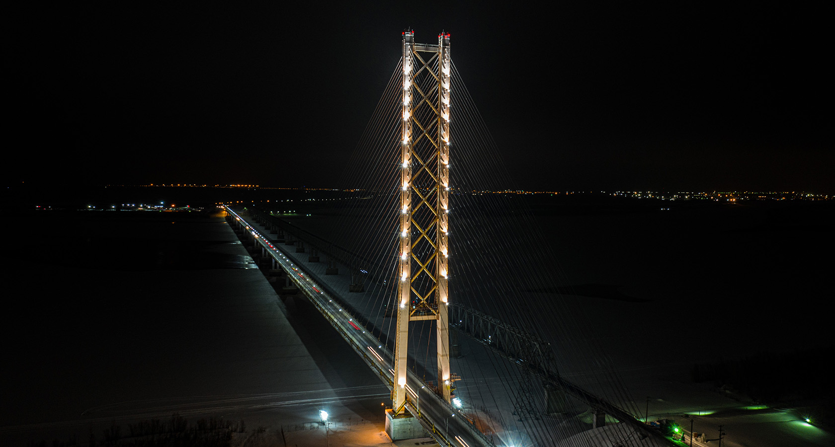 мост в сургуте ночью
