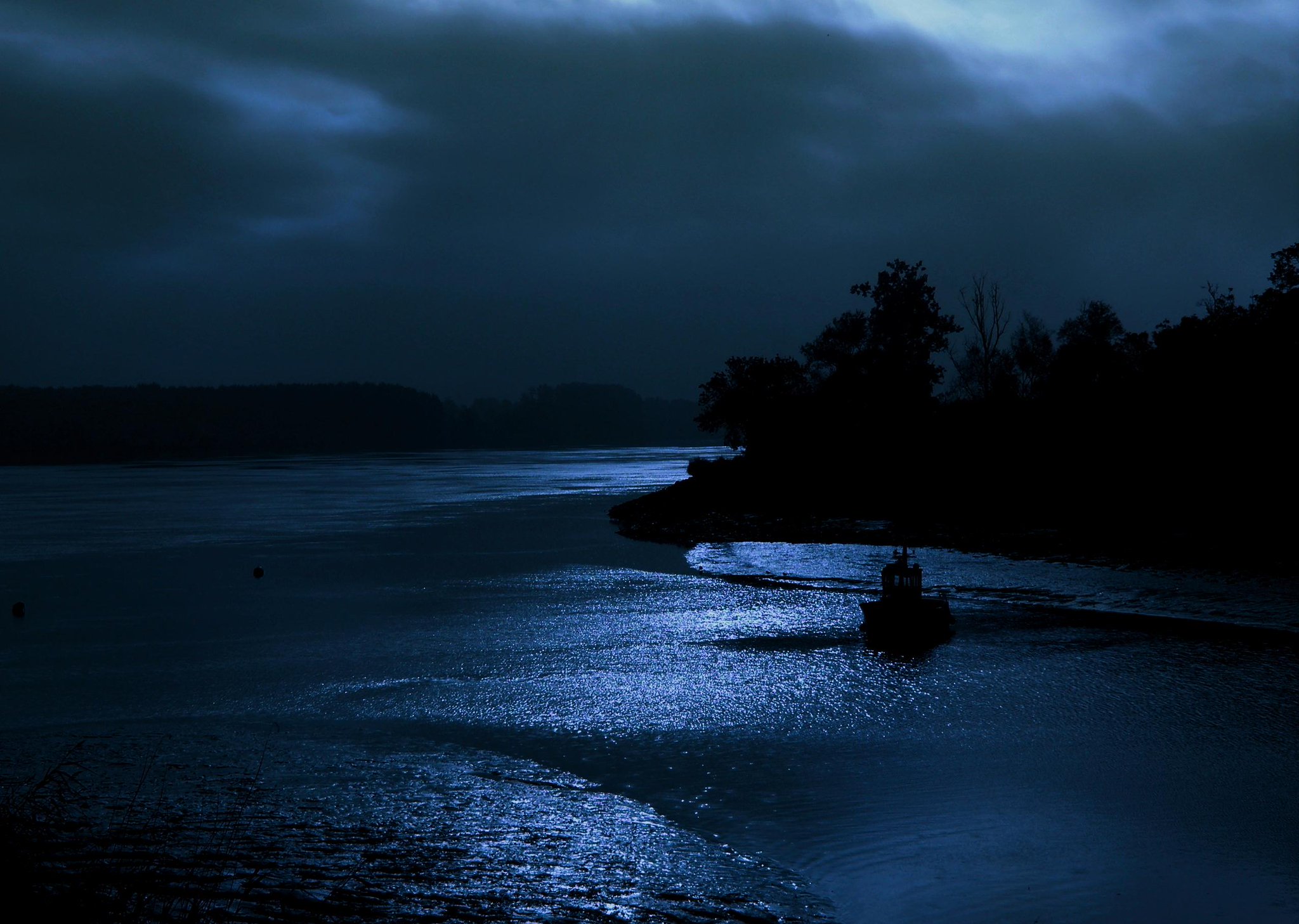 ночь на берегу реки