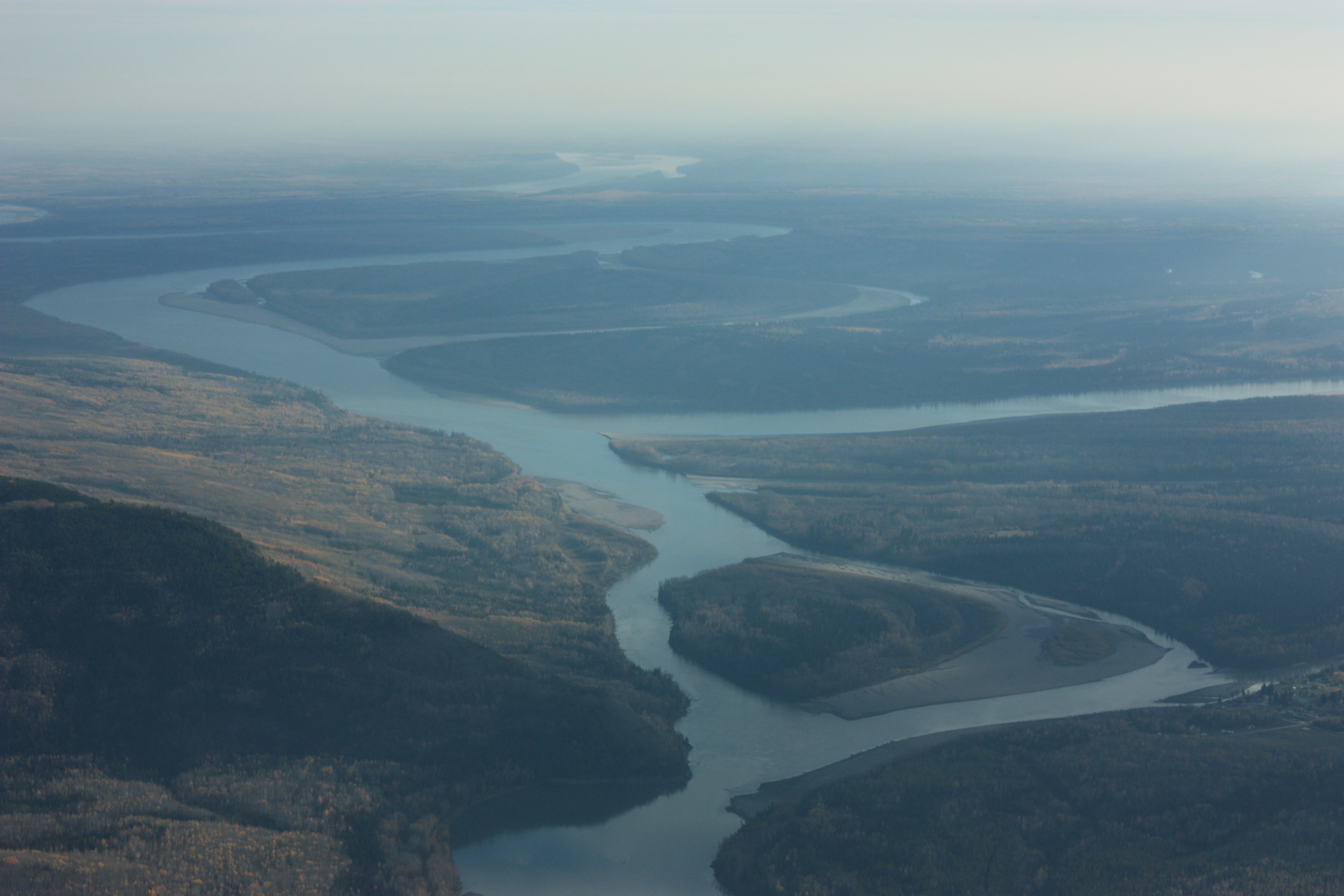 Питание реки маккензи. Река Маккензи. Бассейн реки Маккензи. Река Маккензи Канада. Устье реки Маккензи.