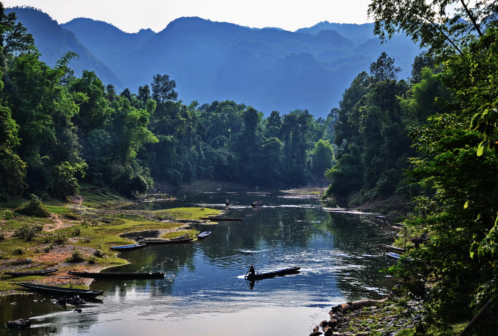 Внутренние воды азии. Река Меконг Лаос. Долина реки Меконг Вьетнам. Лаос река Меконг Лаос. Камбоджа река Меконг.