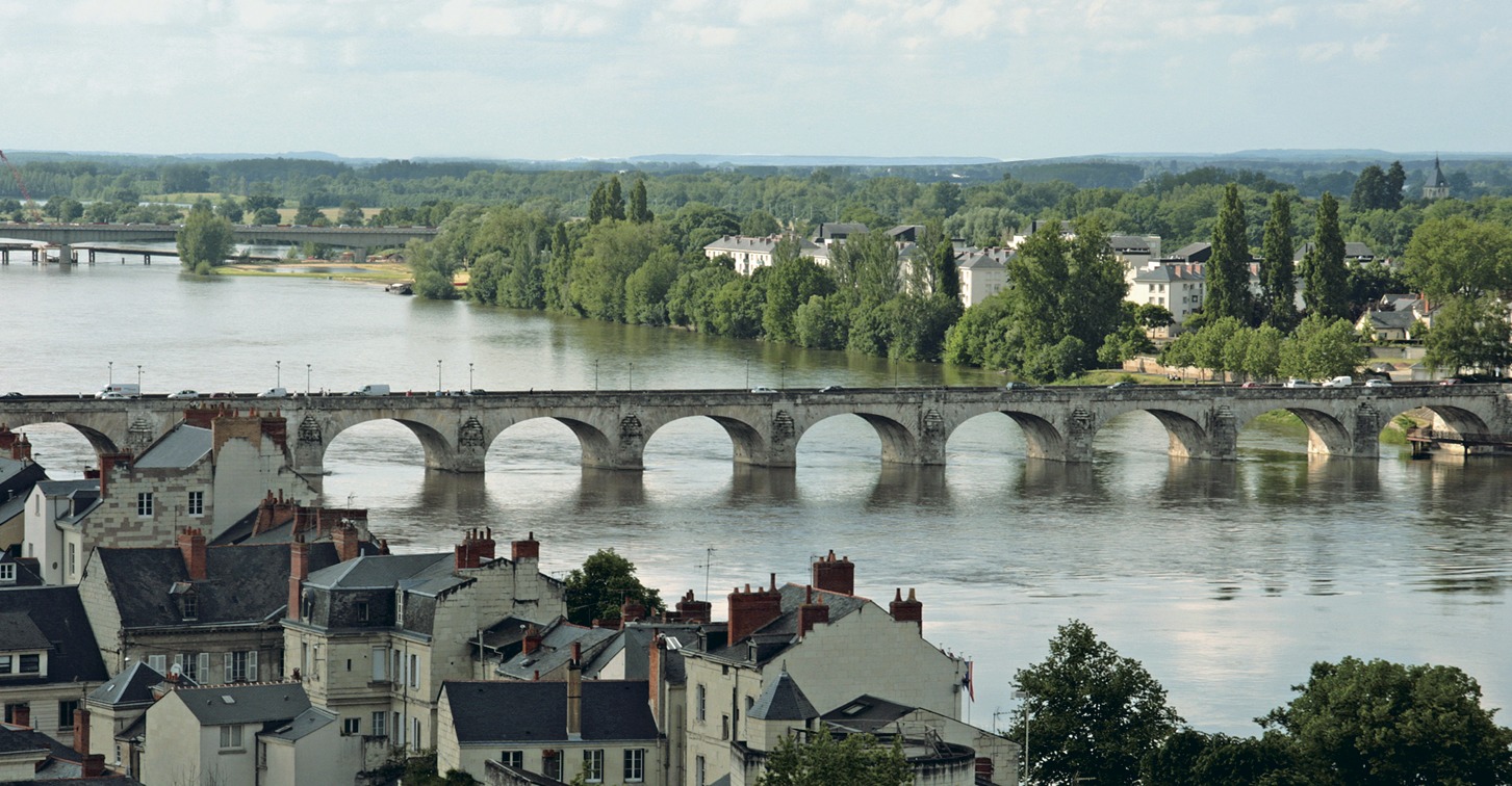 Назовите самую длинную реку франции. Река Луара. Луара (река) реки Франции. Самая длинная река Франции Луара.