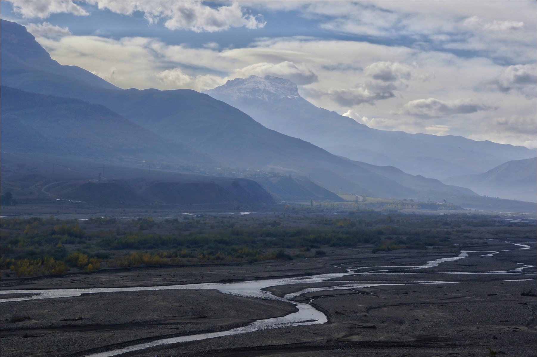 Самур азербайджан. Река Самур в Дагестане. Река Самур в Азербайджане. Самур река Усухчай. Долина реки Самур.