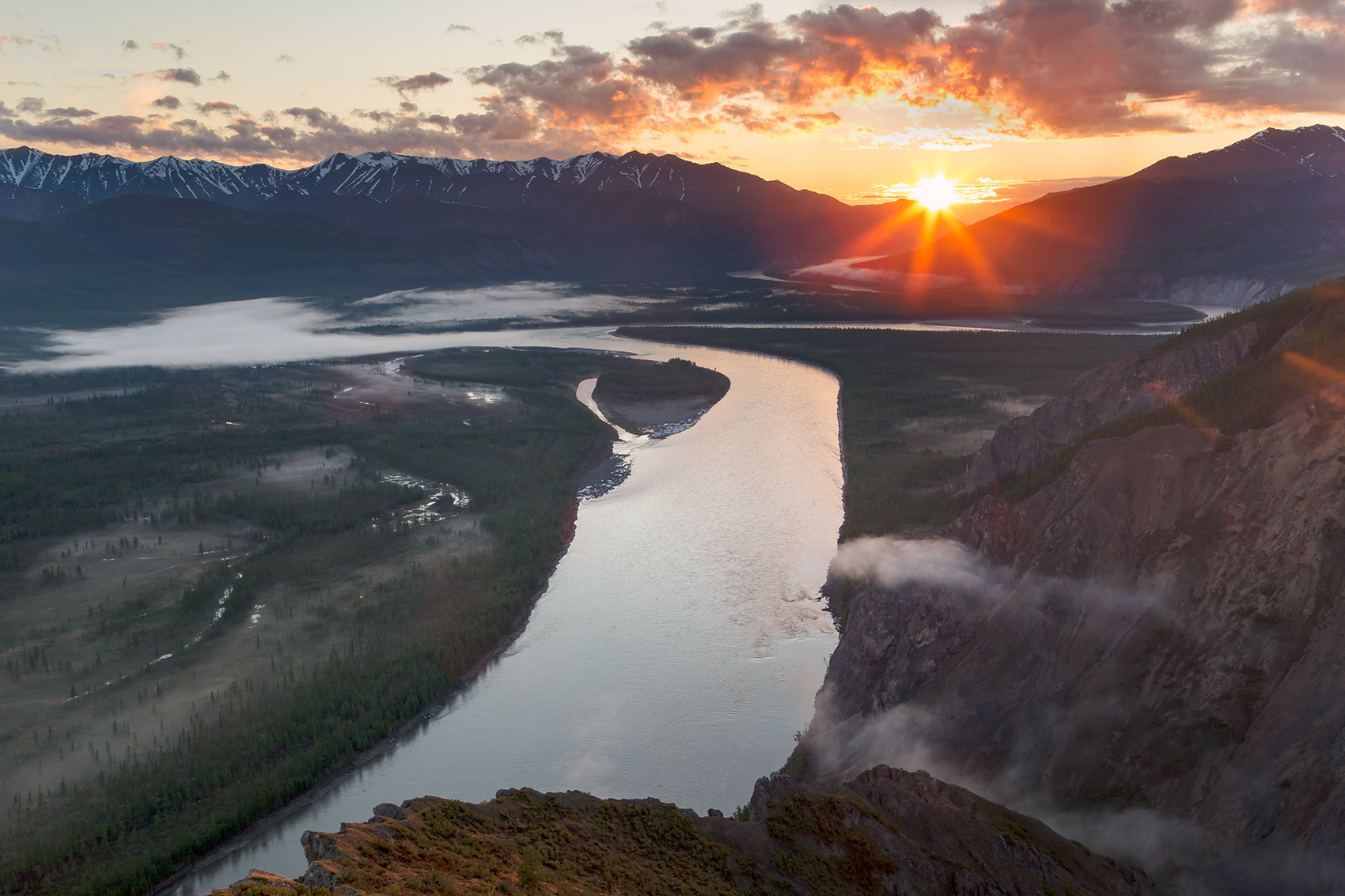 Реки и озера восточной сибири. Индигирка река реки Якутии. Северо Восточная Сибирь река Индигирка.