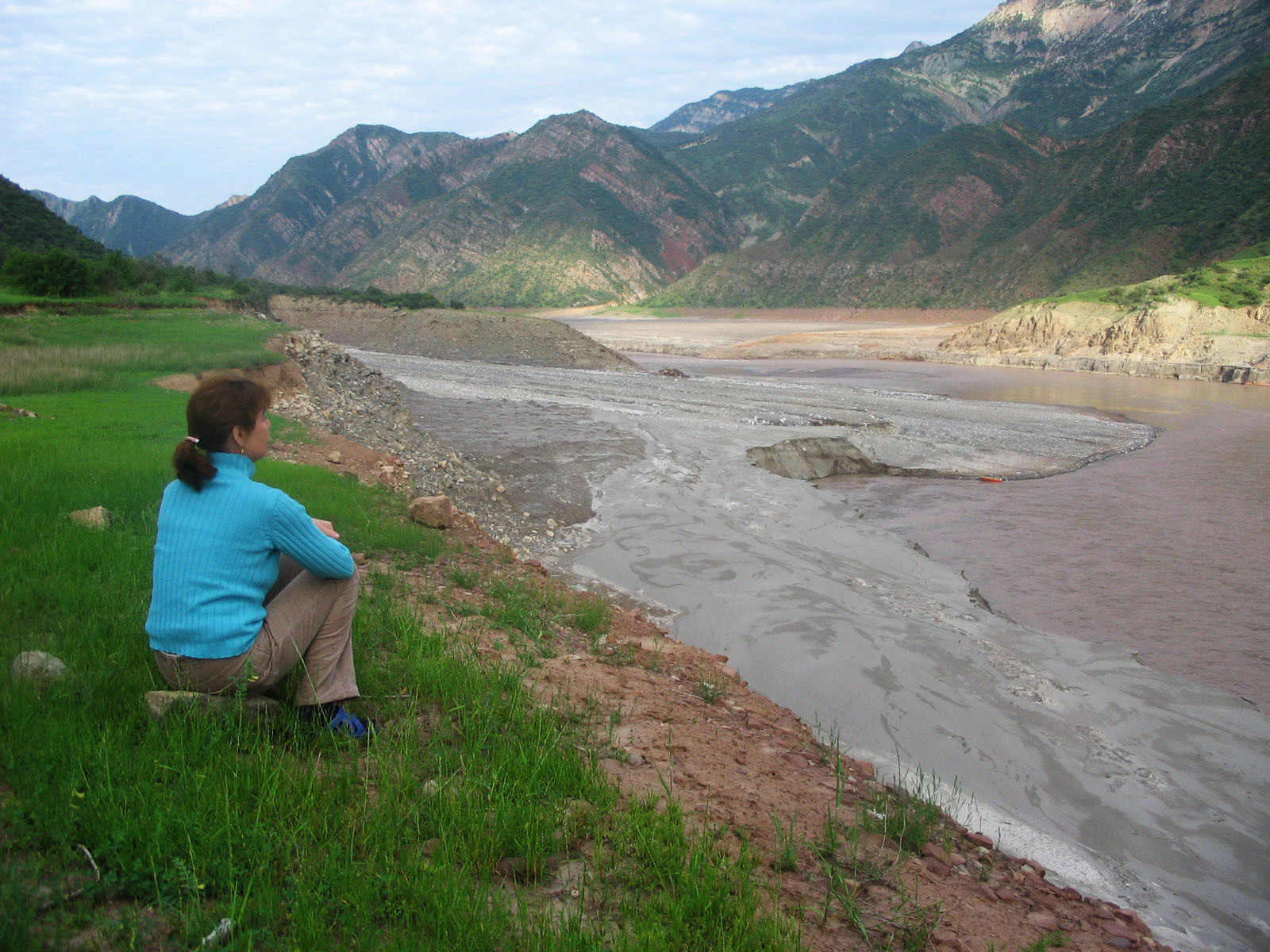 Погода вахш таджикистан на 10 дней. Река Вахш в Таджикистане. Начало реки Вахш. Калинобад река Вахш. Река Вахш глубина.