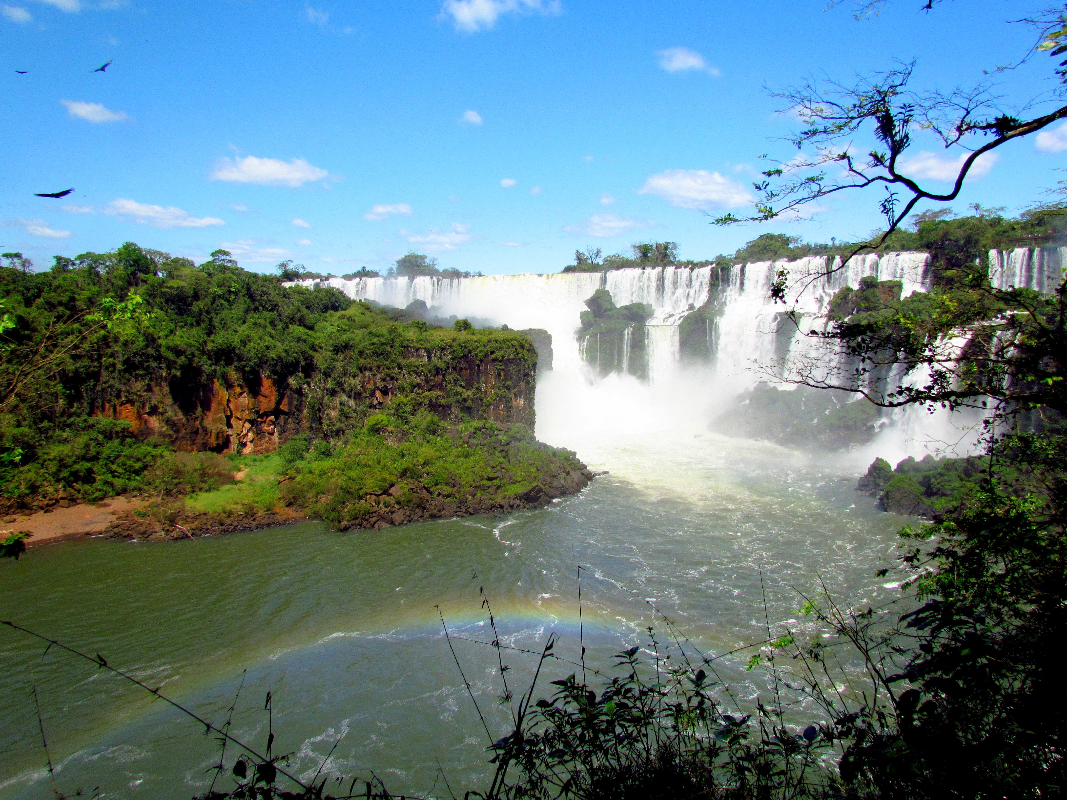 Природные воды бразилии. Река Парана Бразилия. Аргентина река Парана. Река Игуасу Бразилия. Парагвай река Парана.
