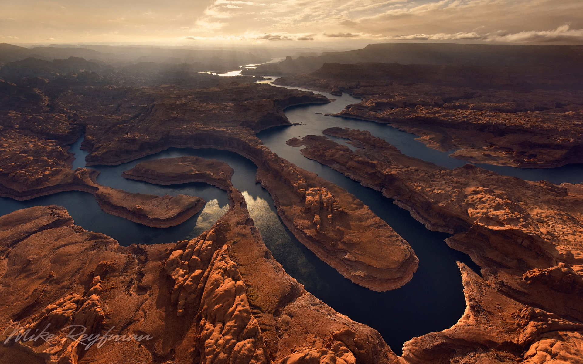 Реки на планете земля. Колорадо река Пауэлл. Озеро Пауэлл Аризона. Каньоны штат Юта озеро Пауэлл. Каньон реки Колорадо.