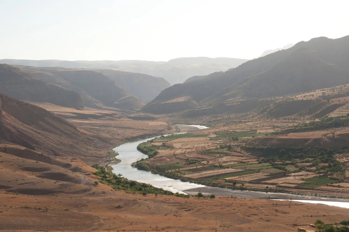 Длина реки тигр. Долина реки Евфрат. Река тигр в Ираке. Долина рек тигр и Евфрат. Река Евфрат река тигр.