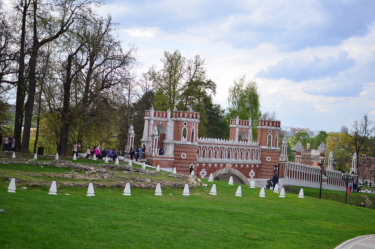 Парк царицыно в москве фото весной