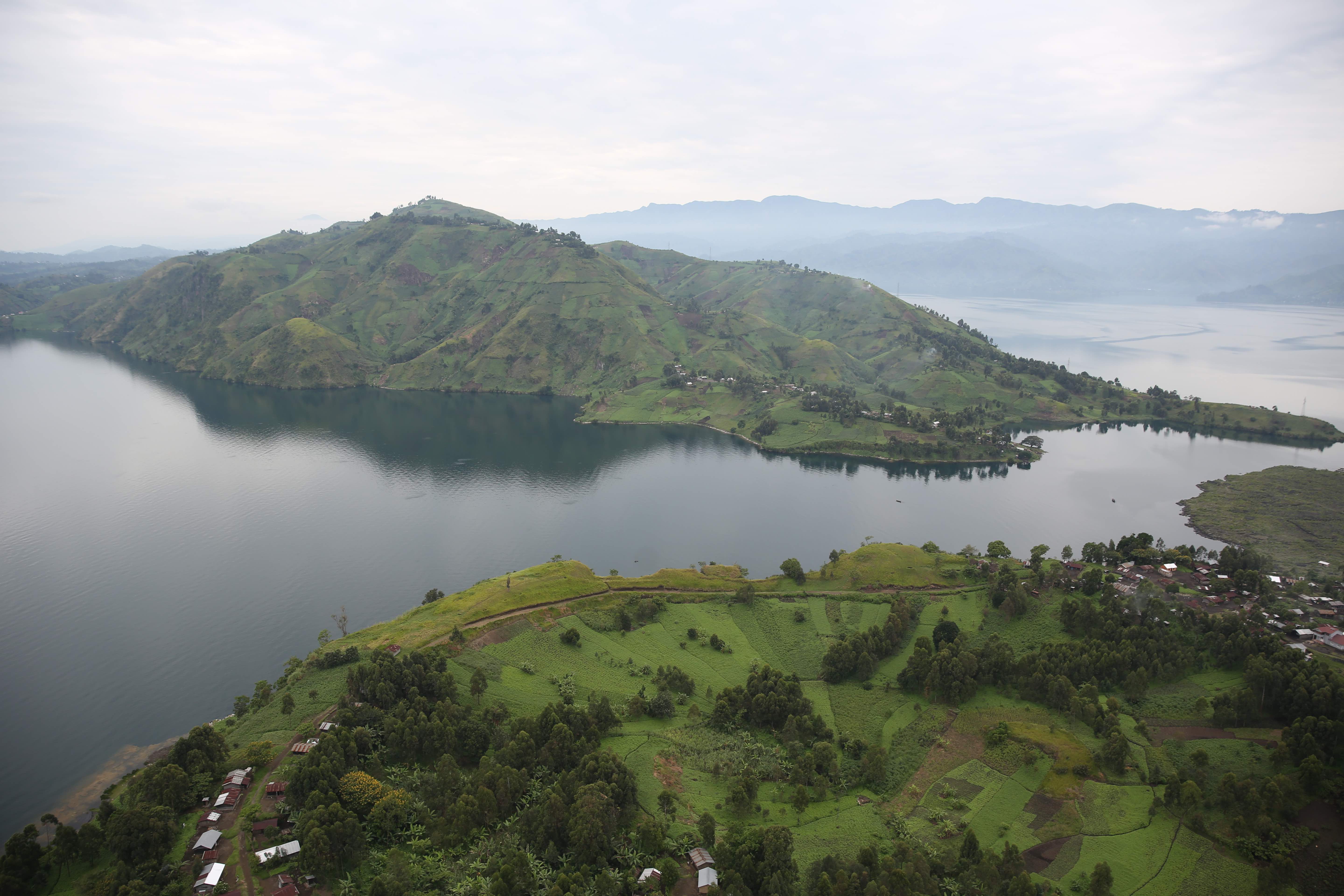 Восточно африканские озера. Озеро Киву Конго. Озеро Киву Руанда. Озеро Киву в Африке. Озеро Киву (Руанда и Демократическая Республика Конго).