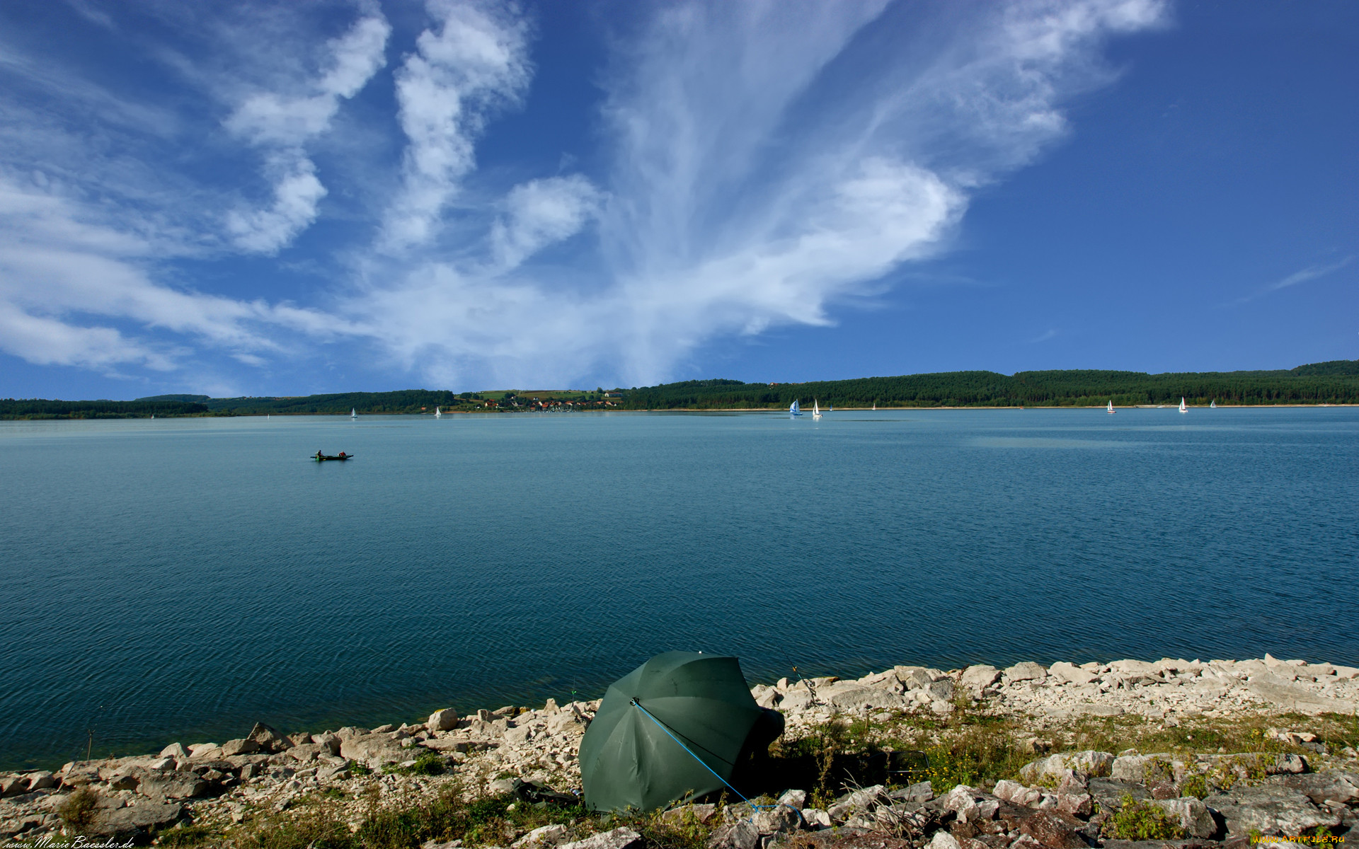 Озеро среднее озерное. Озеро Бугаево Хакасия. Среднее (озеро, Алтайский край). Озеро Сосновское Алтайский край. Ильмурзино озеро фото.