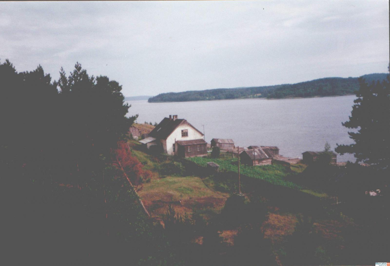 Круглые домики на берегу Ладоги