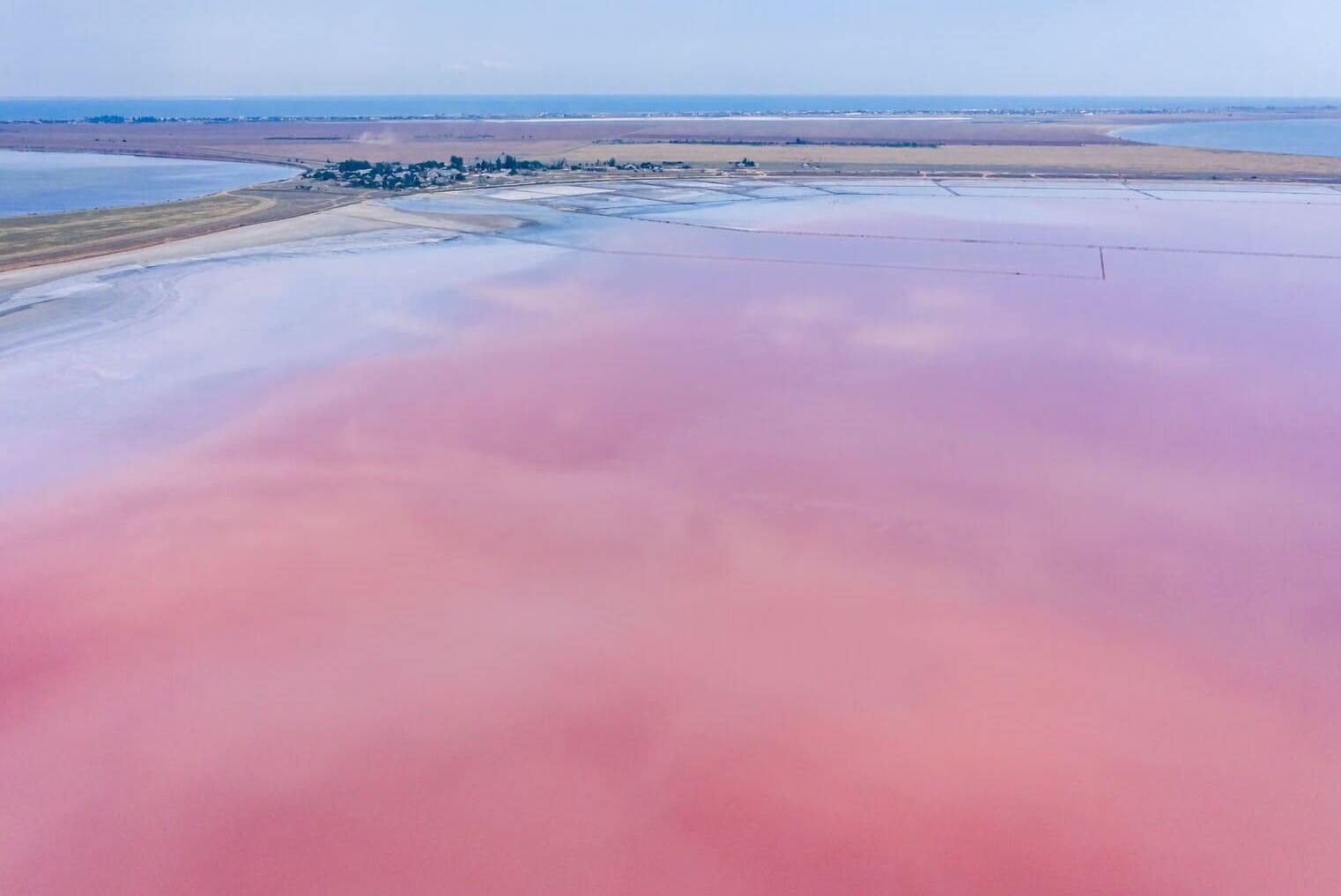 Розовое озеро Геническ
