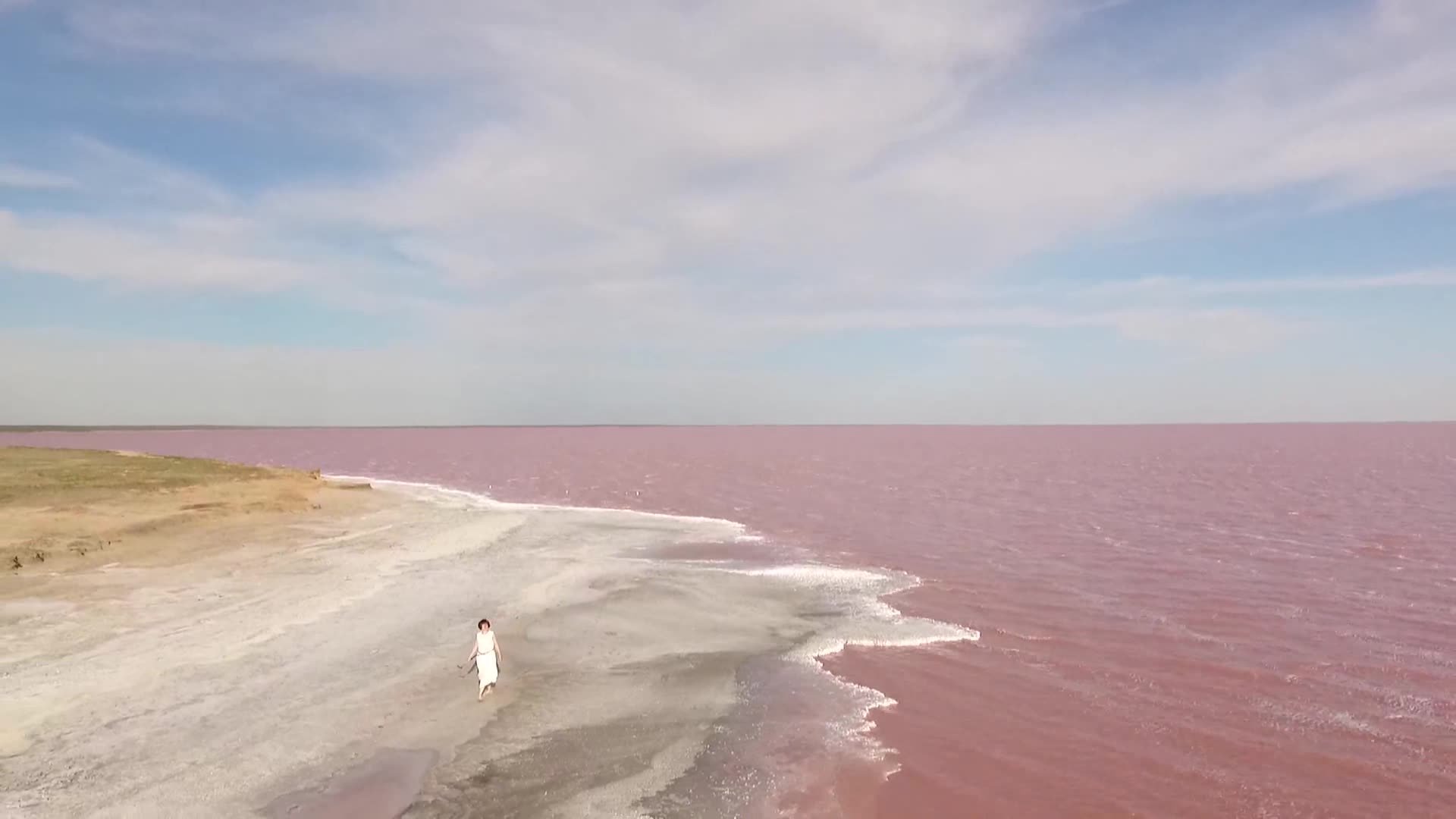 Соленое розовое озеро в Калмыкии