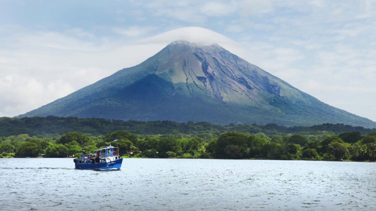Остров на озере Никарагуа