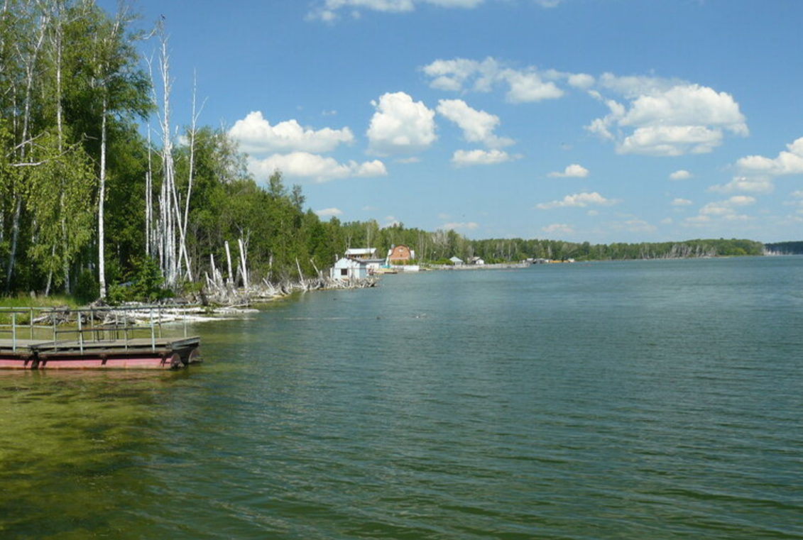 Озеро сугояк челябинская. Озеро Сугояк. Поселок Лазурный озеро Сугояк. Лазурный берег поселок озеро Сугояк.