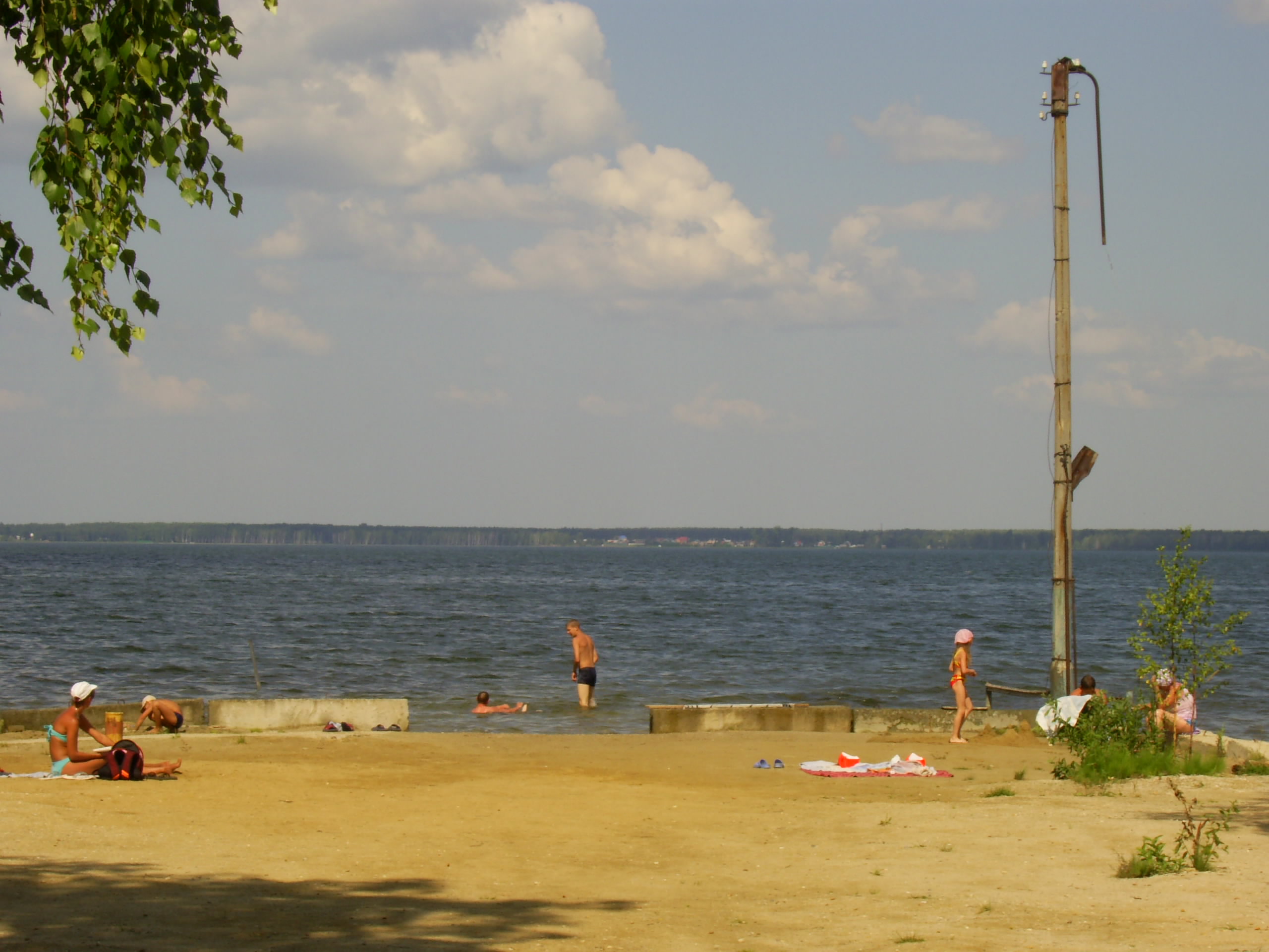 Озеро сугояк челябинская. Озеро Сугояк пляж. Пляж на о.Сугояк Челябинская область. База отдыха Южный берег Сугояк.