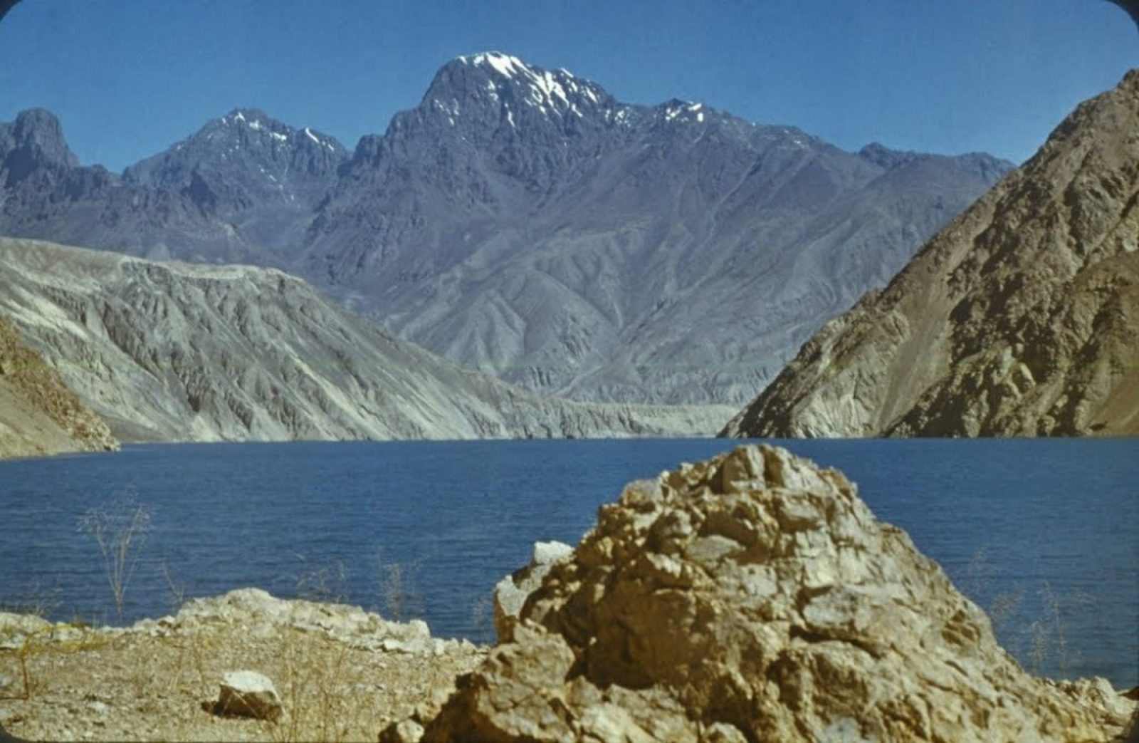Сарезское озеро таджикистан. Озера Сарез в памире. Кули Сарез Памир. Озеро Сарез в Таджикистане. Кули Сарез в Таджикистане.