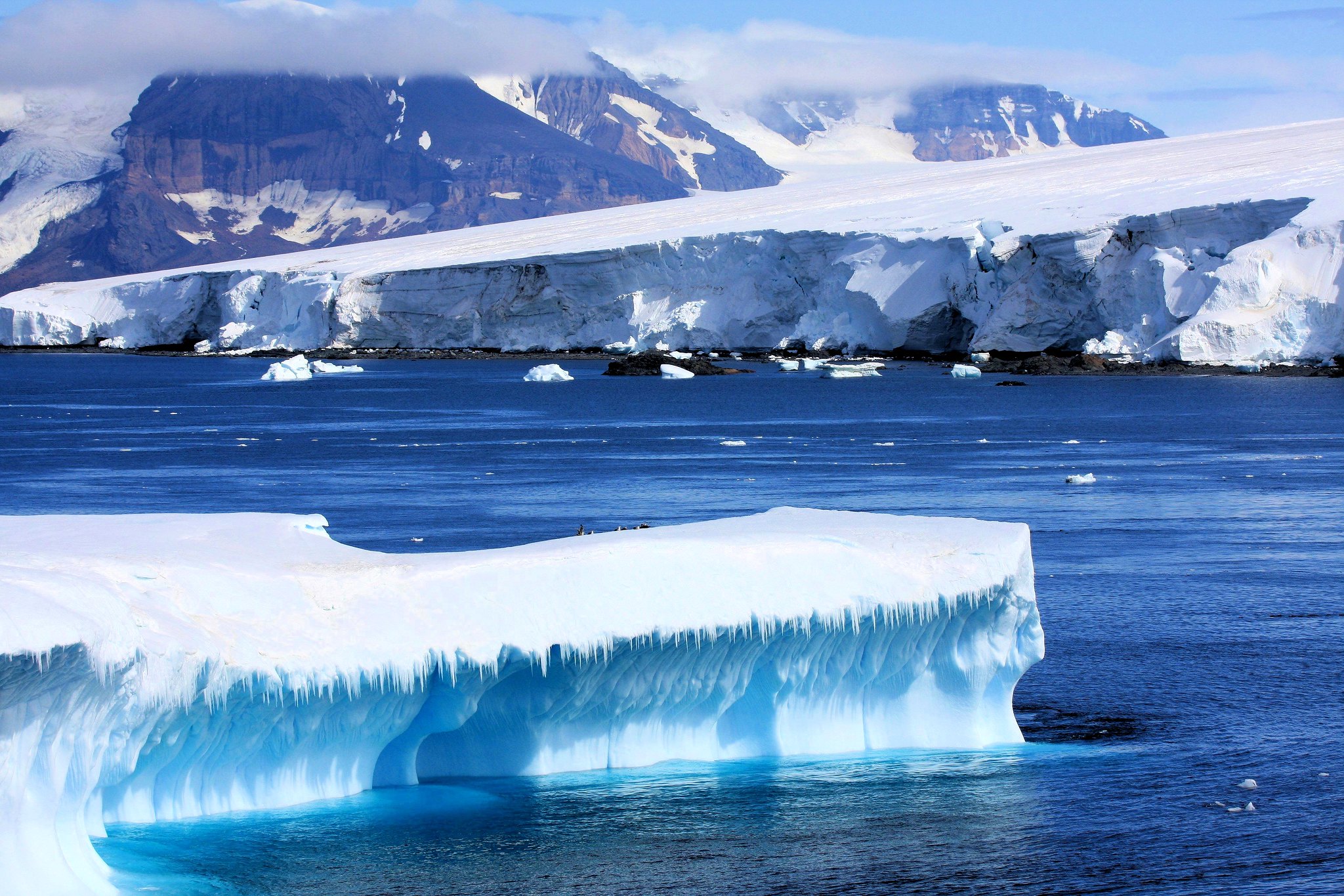 Озеро подо льдом в Антарктиде Восток