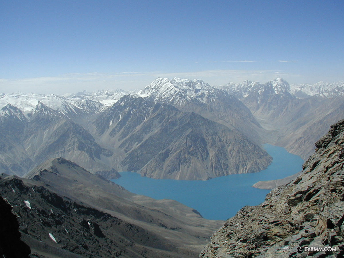 Сарезское озеро таджикистан. Кули Сарез в Таджикистане. Памир Сарезское озеро. Озеро Сарез в Таджикистане.