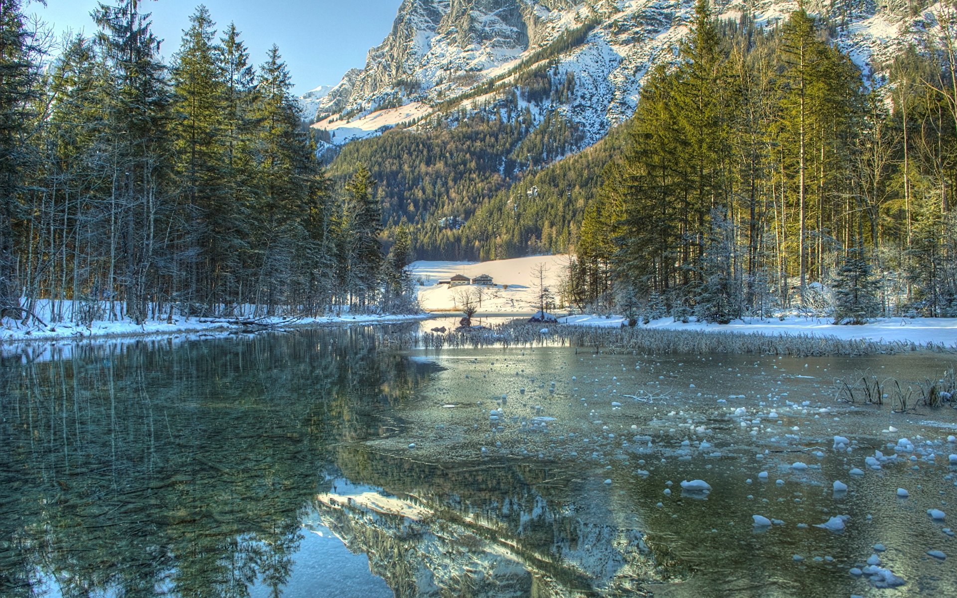 горное озеро зимой