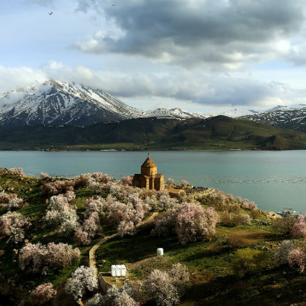 Ахтамар остров в Армении