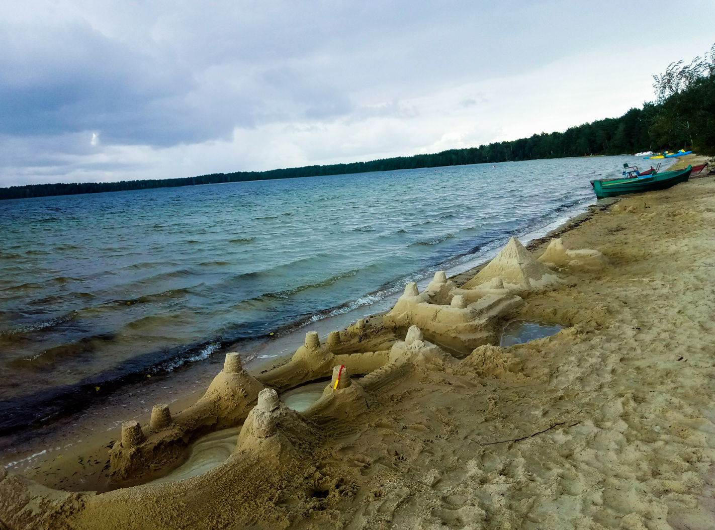 Озера в Пскове с песочным пляжем