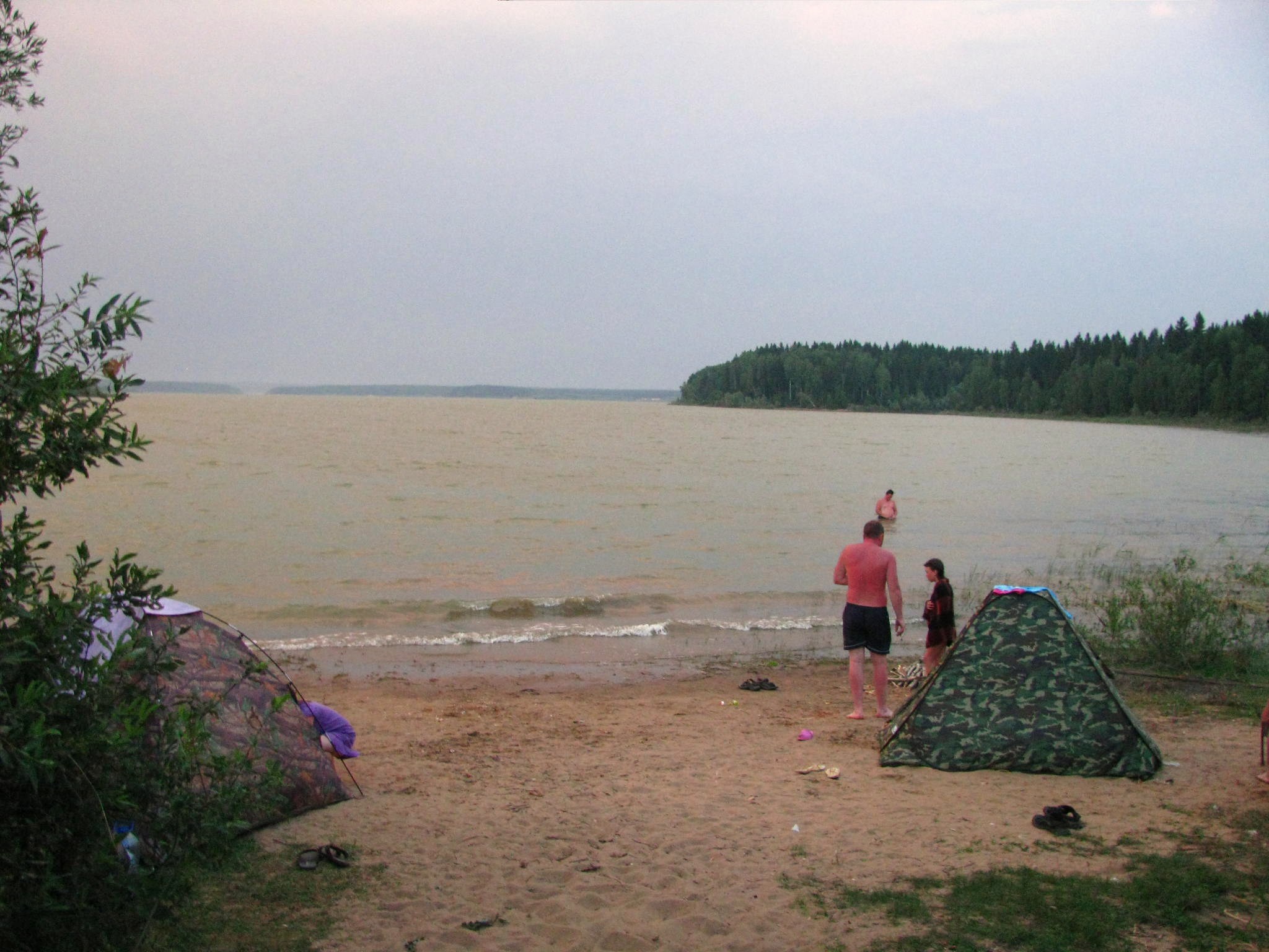 Озернинское водохранилище с палатками