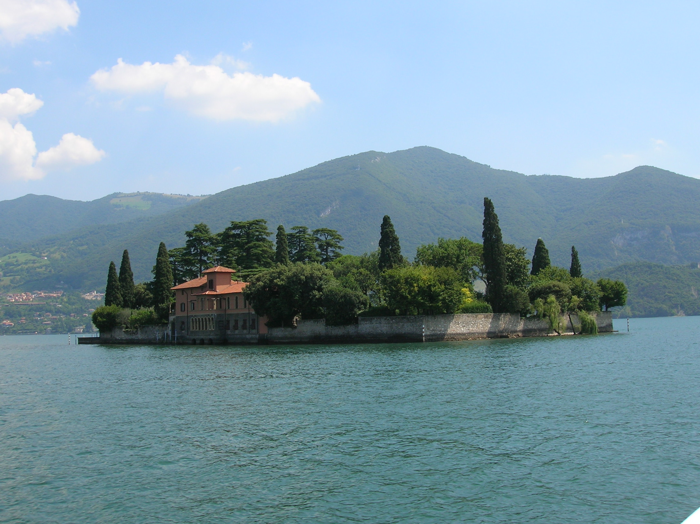 Озеро Изола в Италии
