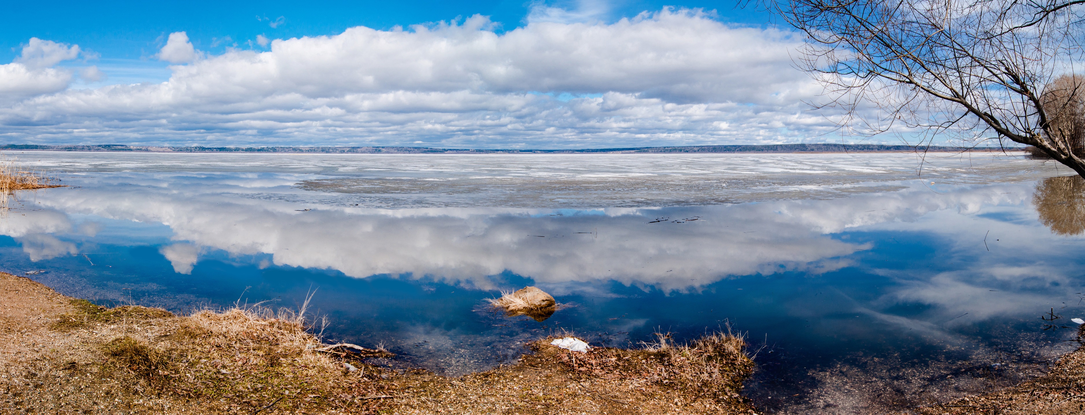 Галич озеро весной Костромская область