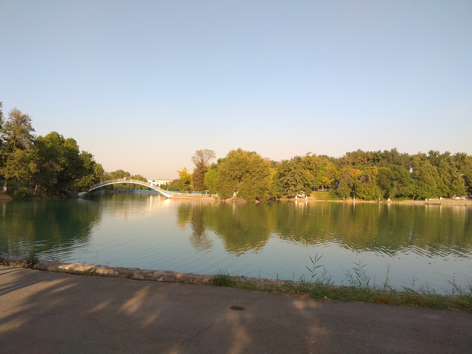 Парк Победы с озером Ташкент