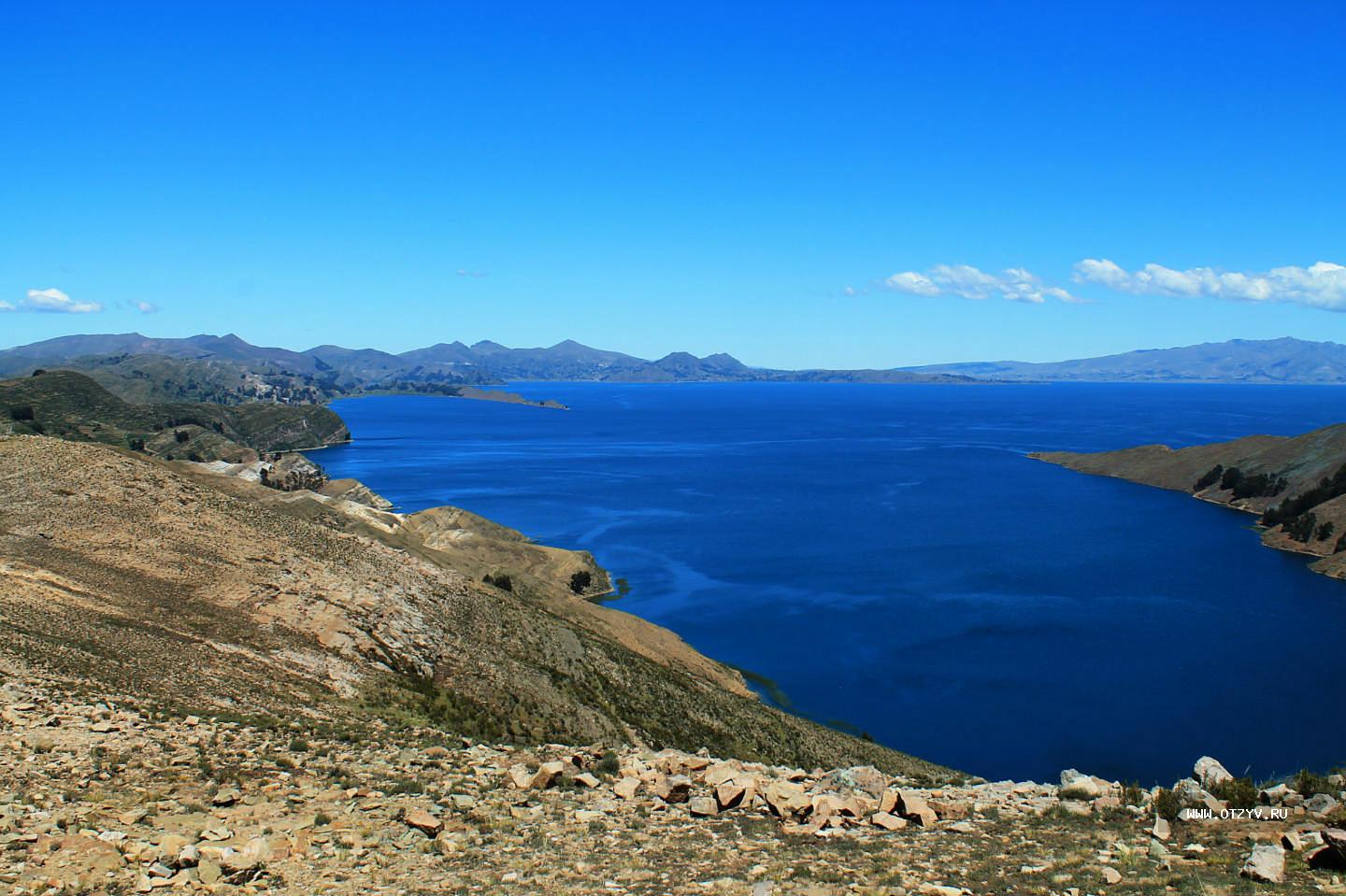 Высочайшее судоходное озеро. Озеро Титикака Перу. Боливия озеро Титикака. Южная Америка озеро Титикака. Высокогорное озеро Титикака.