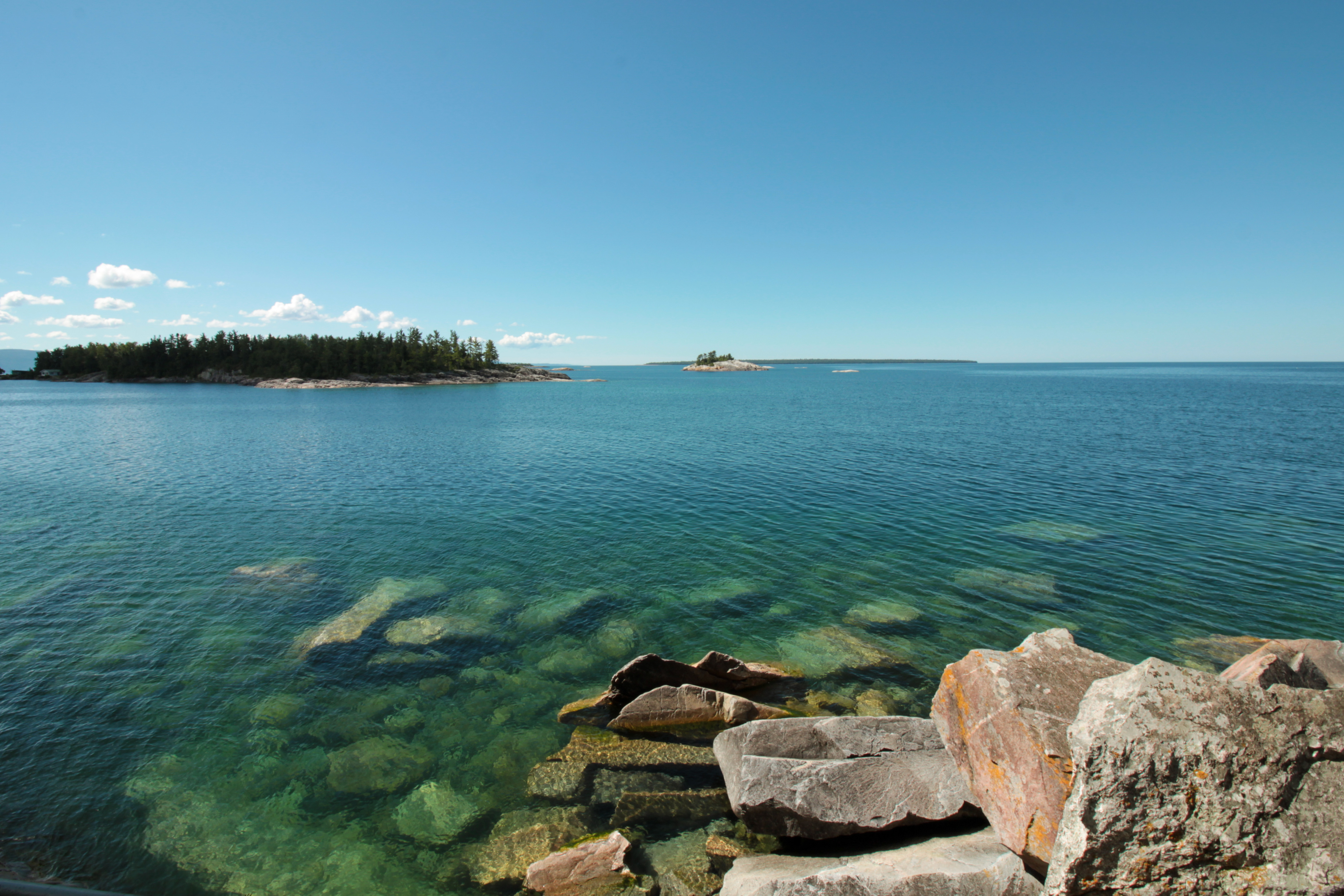Верхнее (Lake Superior) - озеро.