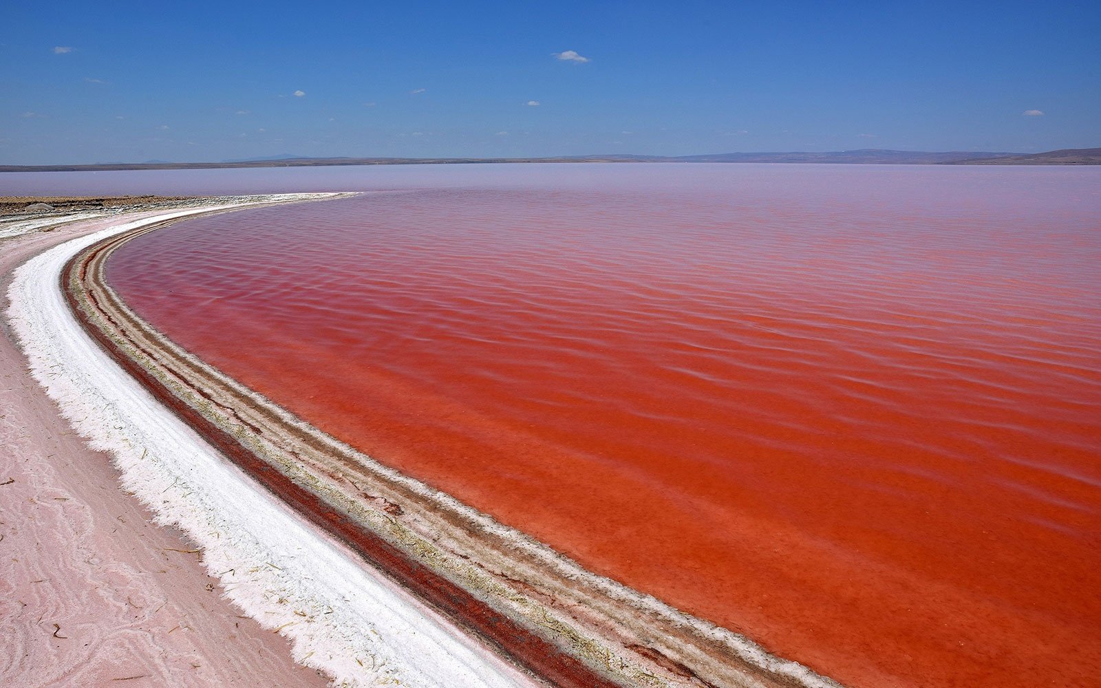 Озеро красное