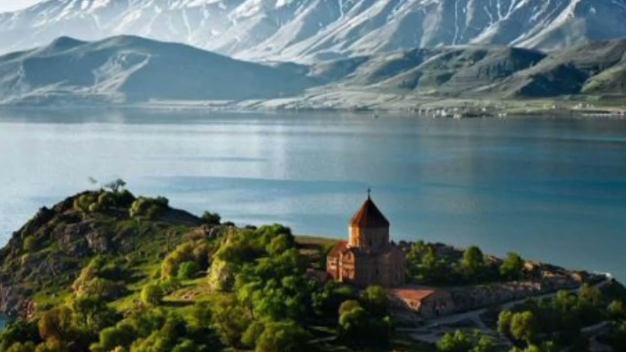 Кредит севан. Озеро Севан. Город Севан Армения. Озеро Ван Ахтамар. Природа Армении озеро Севан.