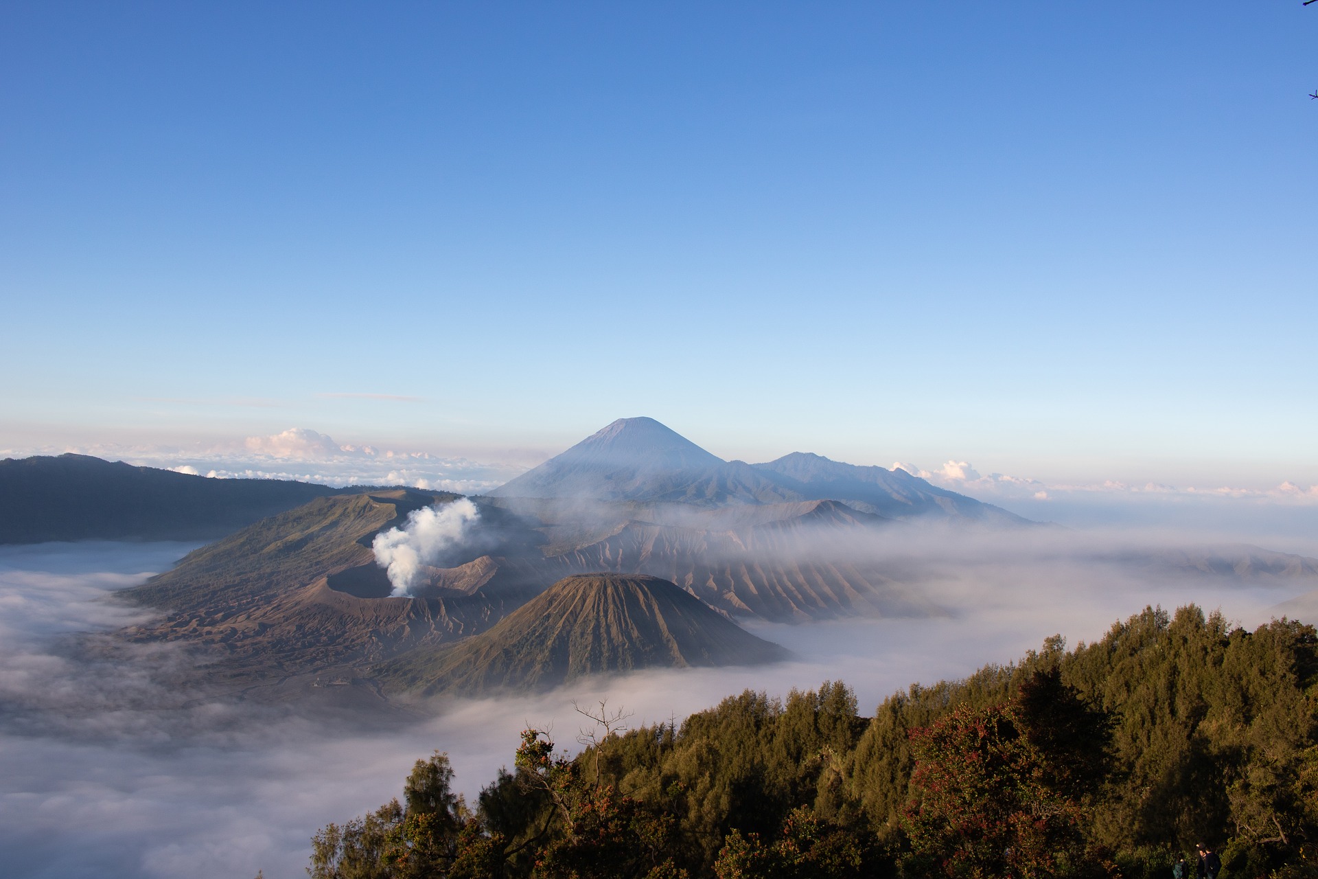 Вулкан брома. Вулкан Бромо. Тенггерсе вулкан Бромо. Вулкан в Индонезии. Гора брома.