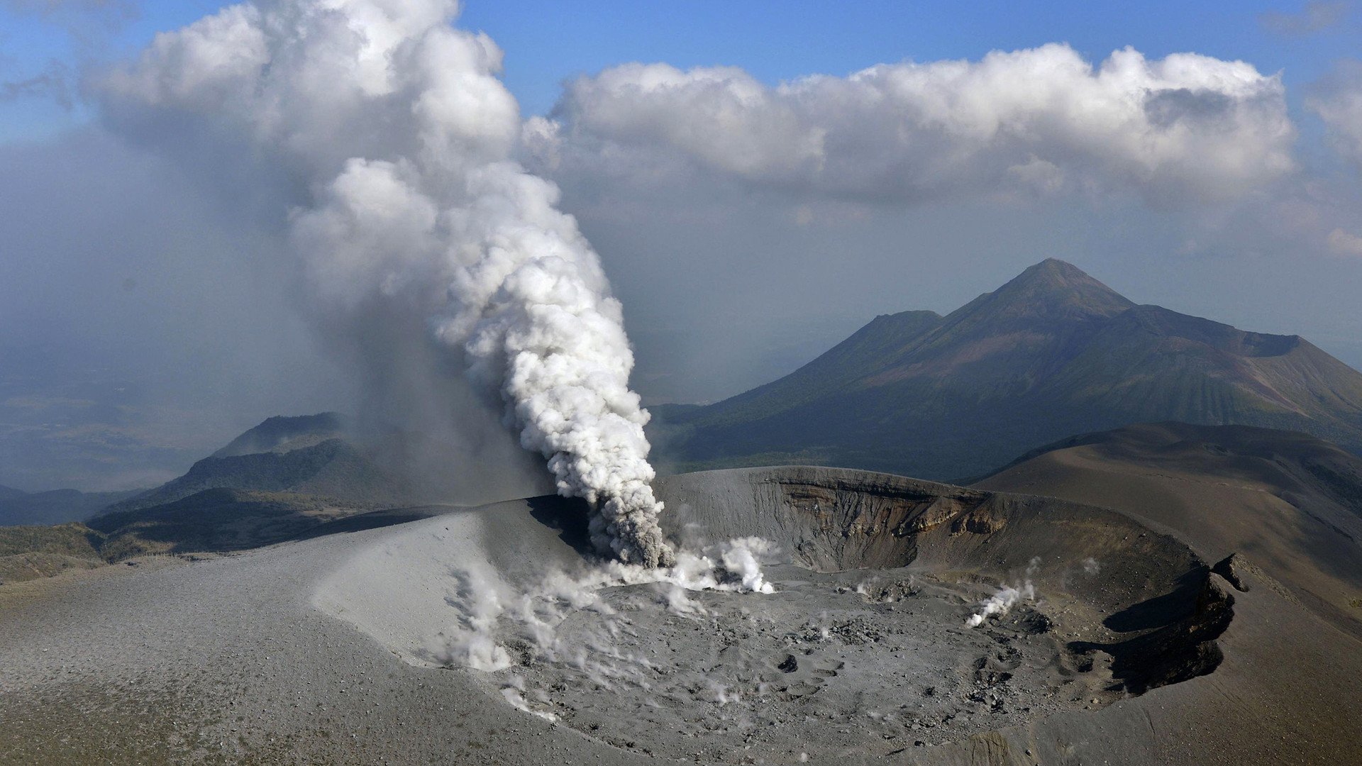 Извержение вулкана АСО