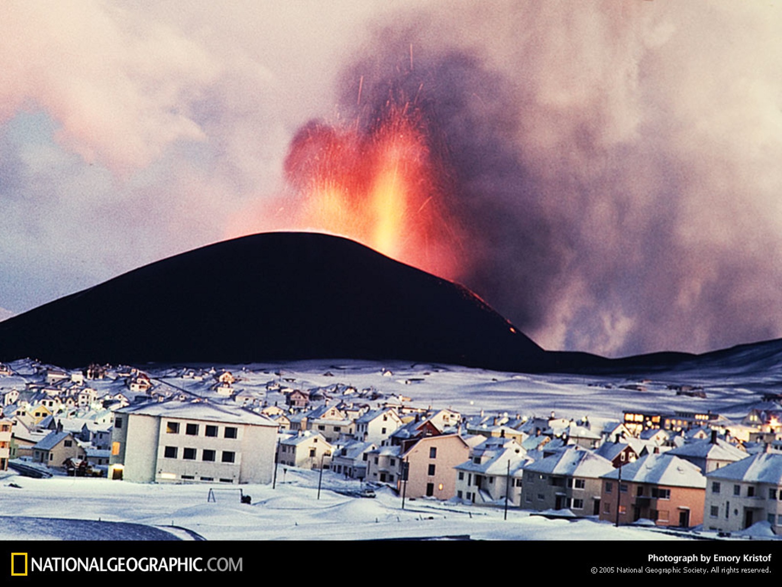 Гора в Исландии Эйяфьятлайокудль
