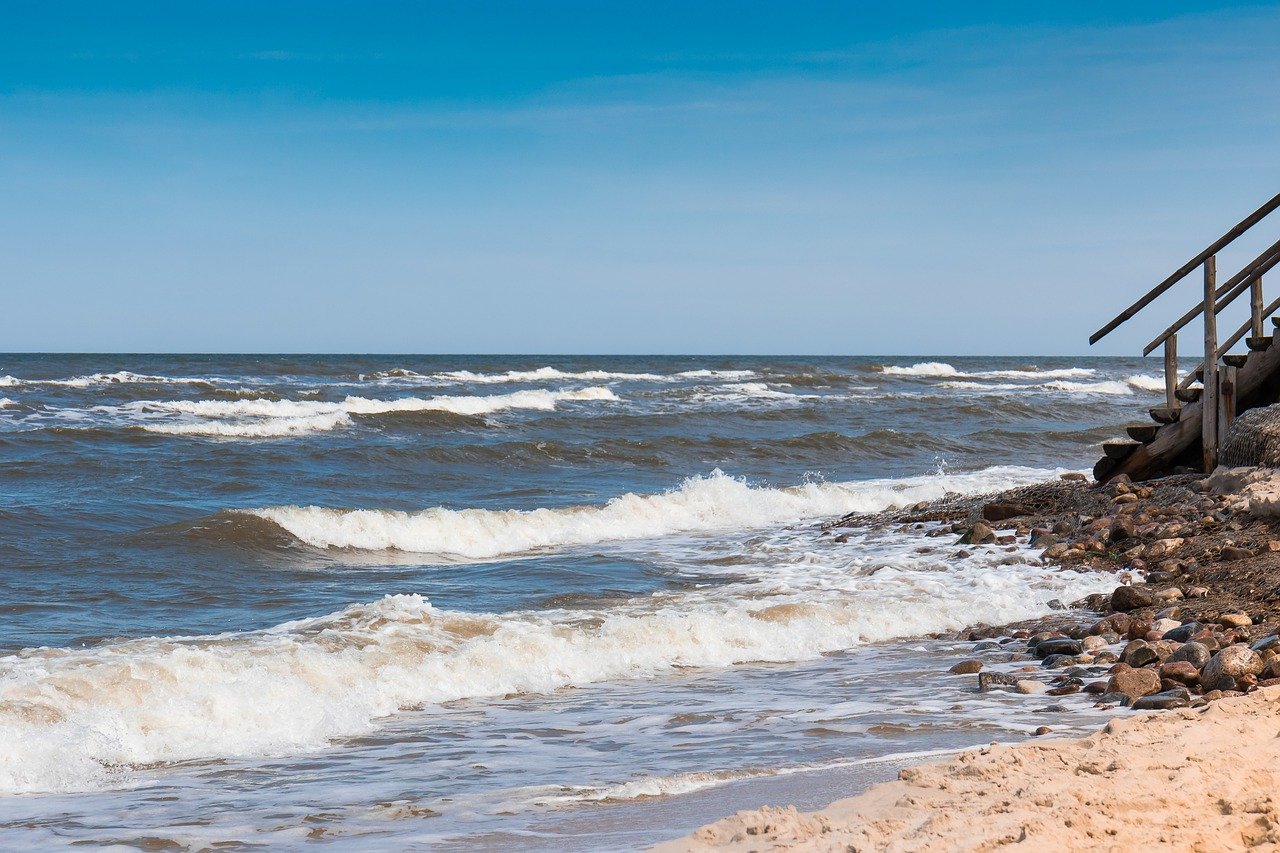 Балтийское море волны