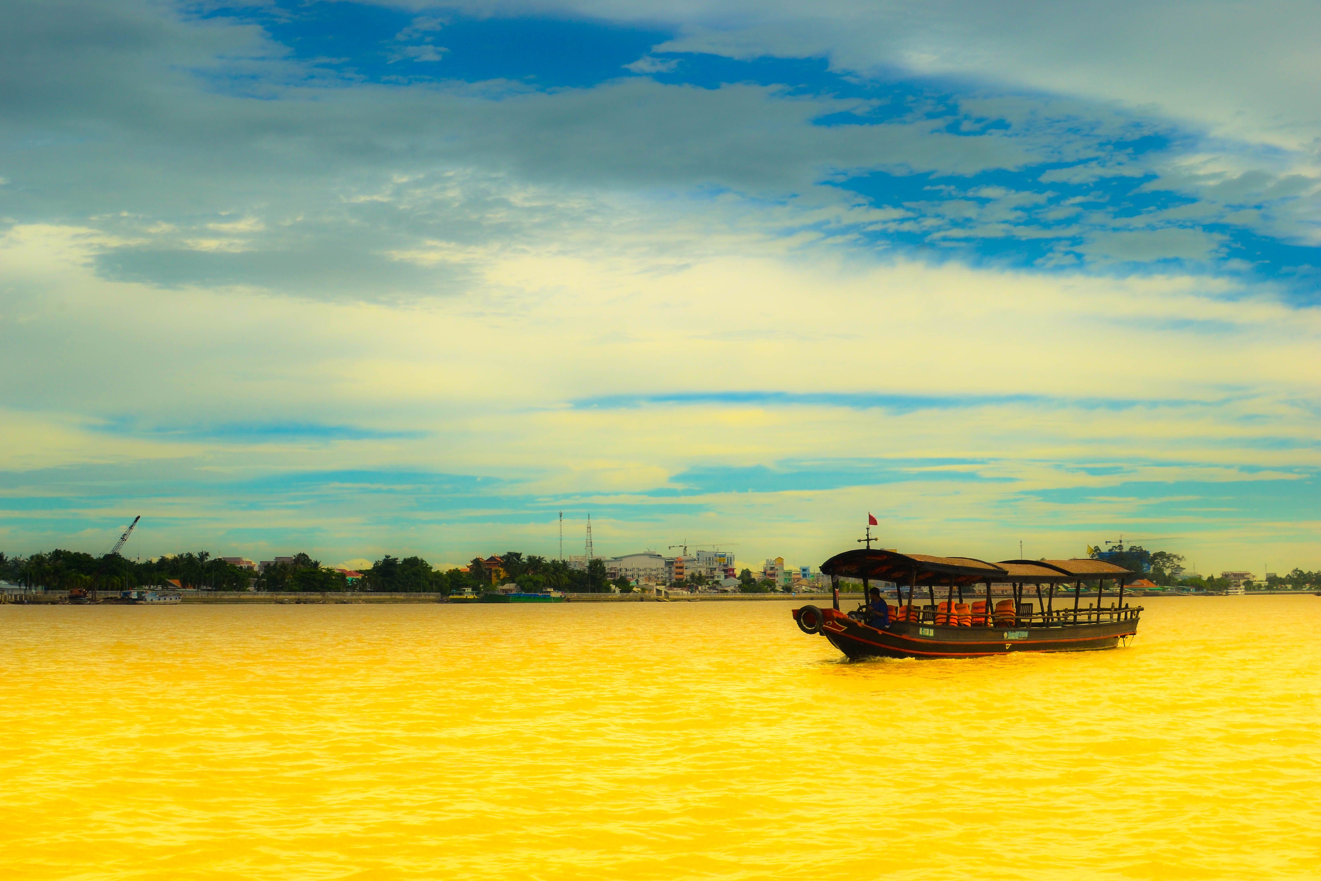 Река Хуанхэ фото в желтое море